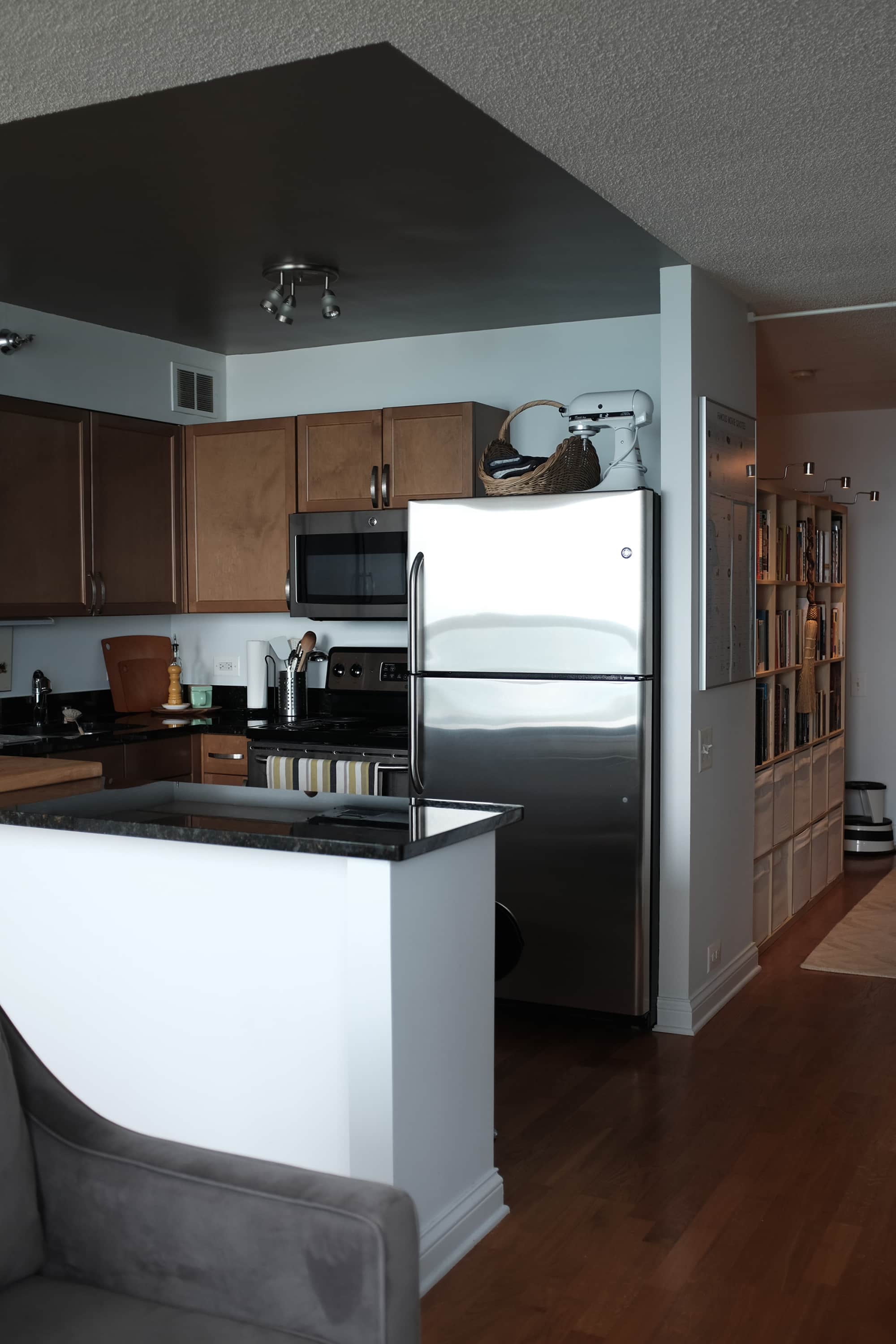 House Tour A Simple, SkyHigh Chicago Studio Apartment Apartment Therapy