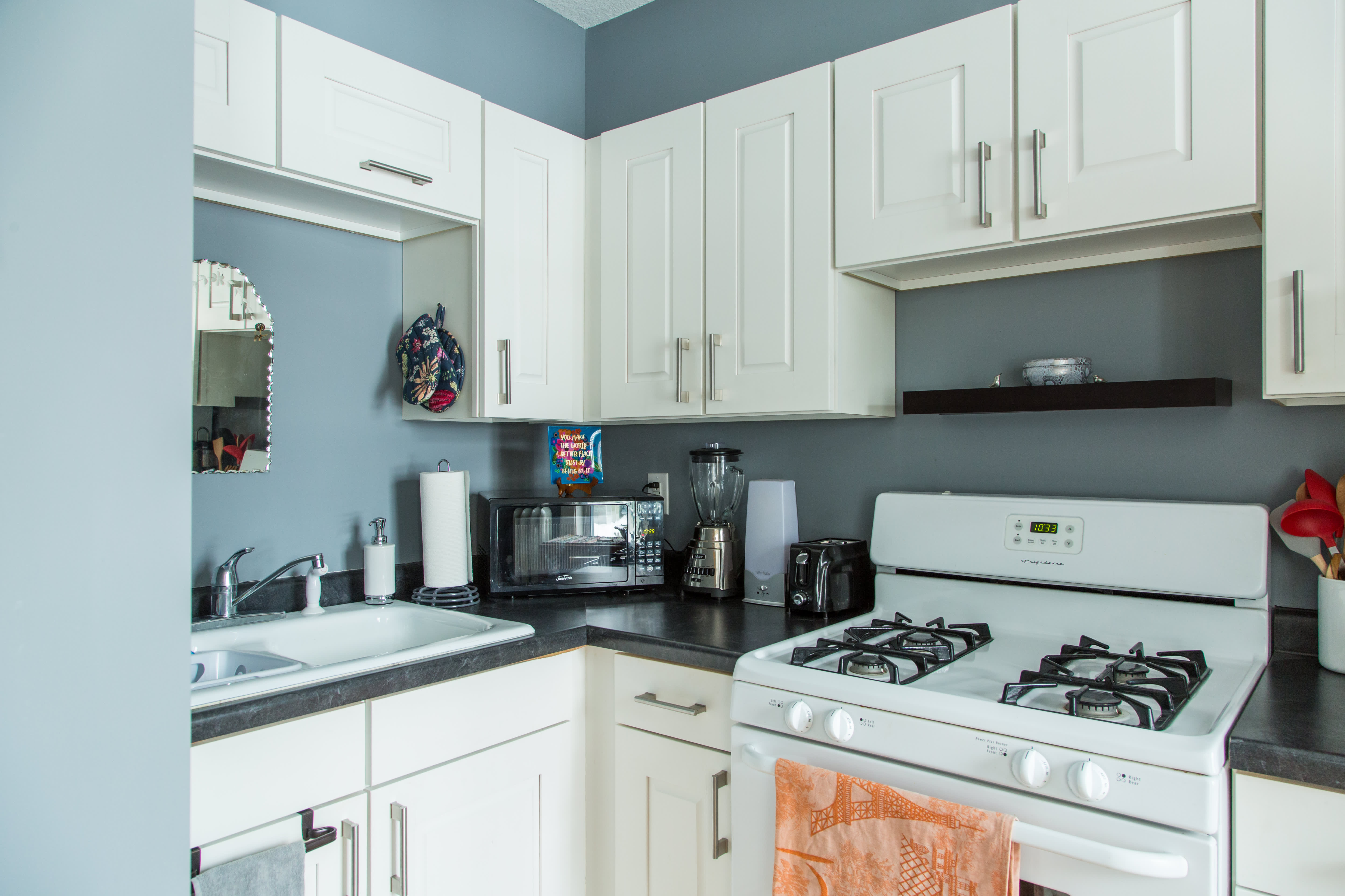 House Tour A Tiny Minneapolis Studio Apartment Apartment Therapy