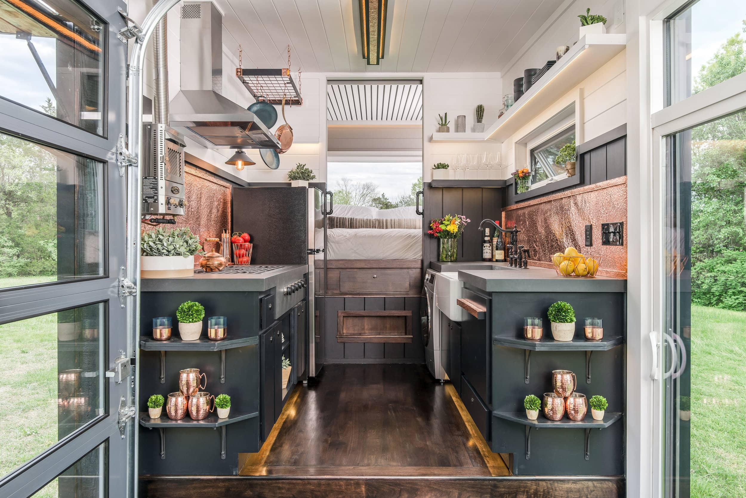 this-tiny-house-squeezes-so-much-style-into-250-square-feet-apartment