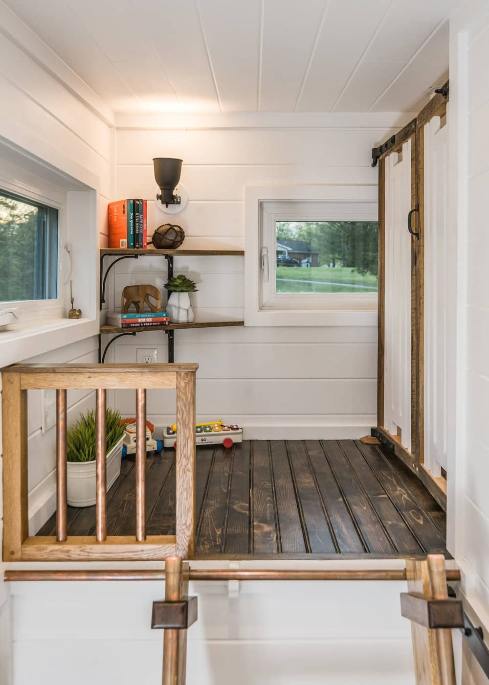 this-tiny-house-squeezes-so-much-style-into-250-square-feet-apartment-therapy