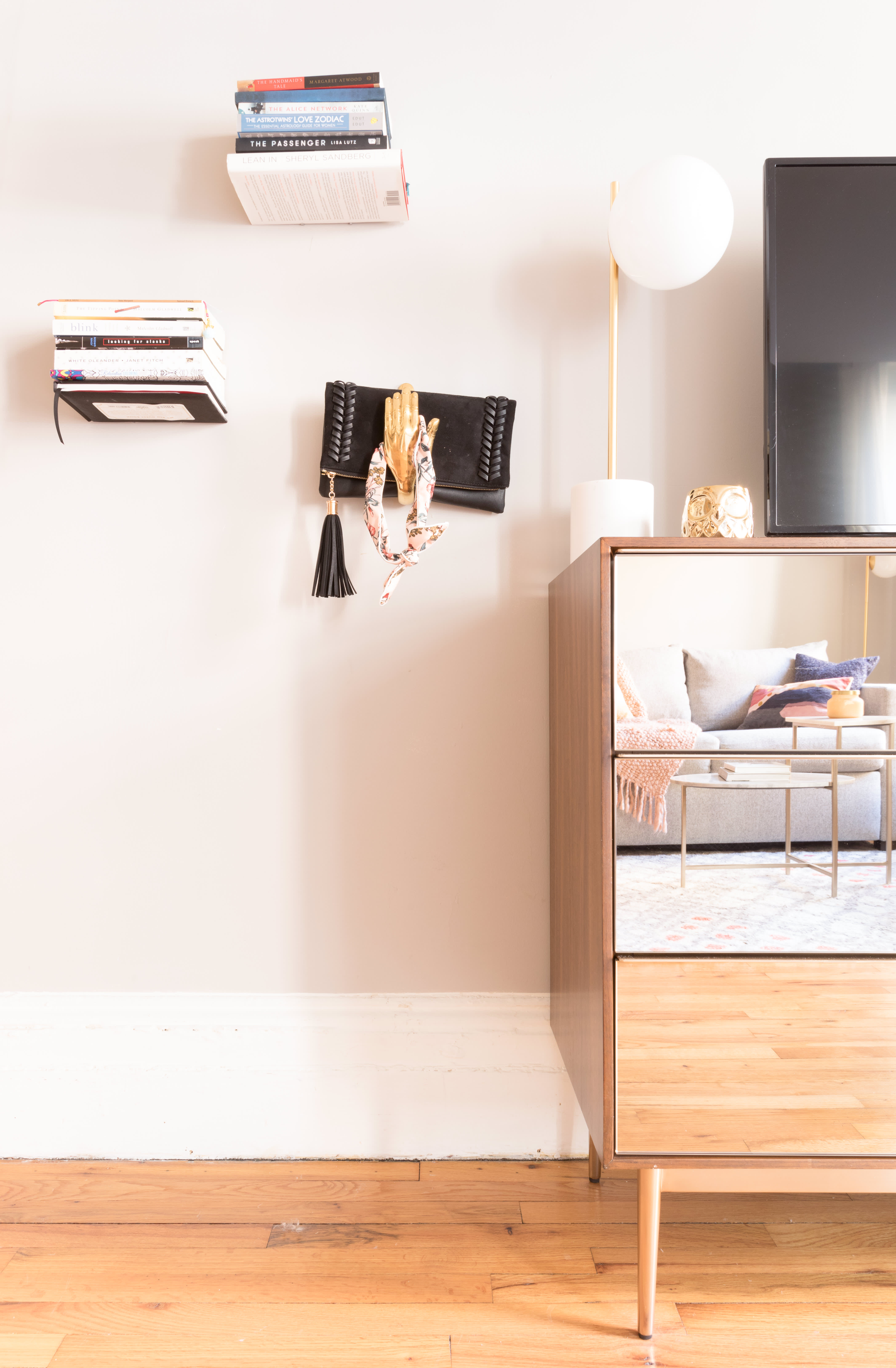 house-tour-a-cute-325-square-foot-nyc-studio-apartment-therapy