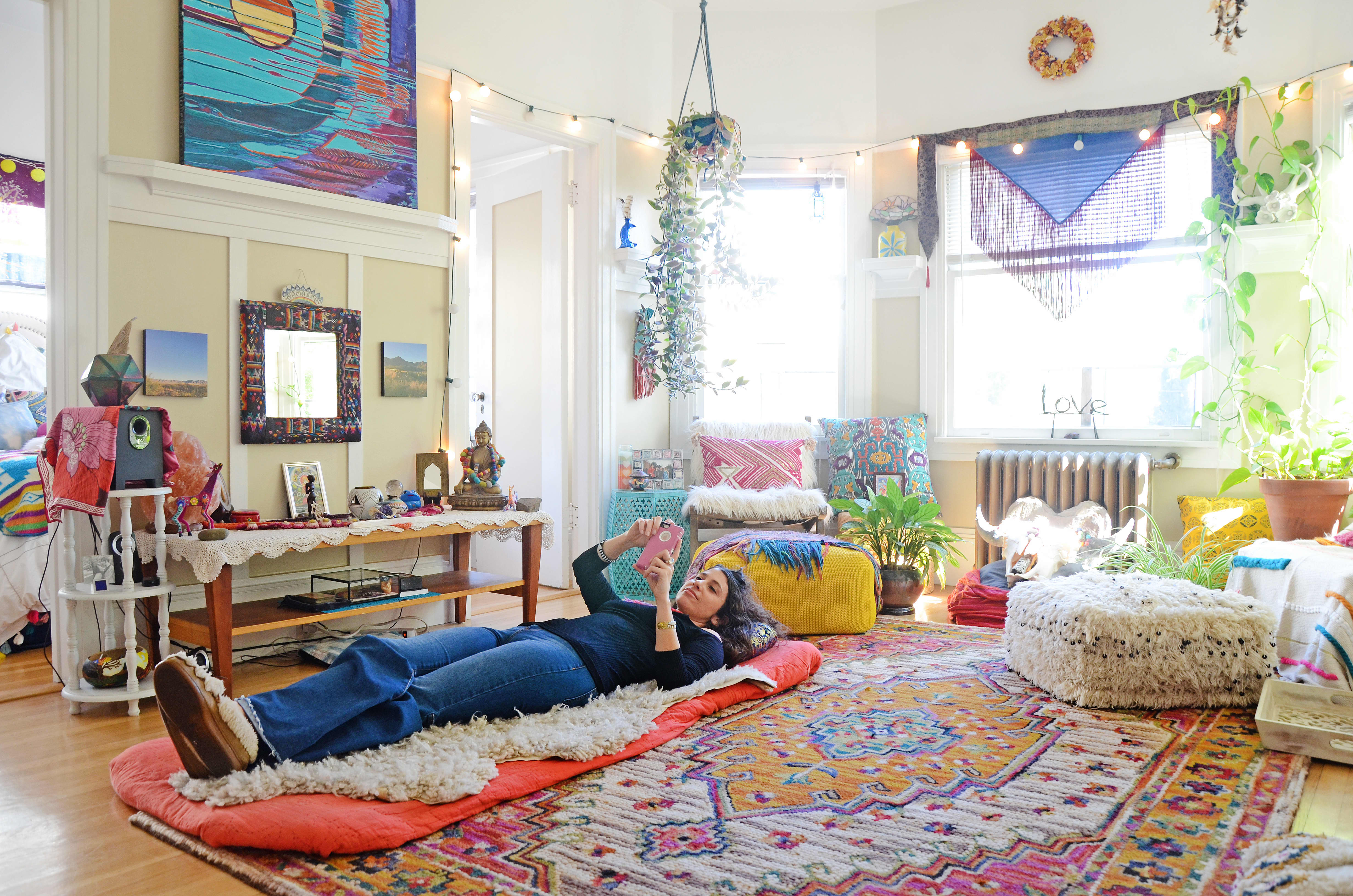 House Tour: A Rainbow-Boho Apartment in Oakland ...