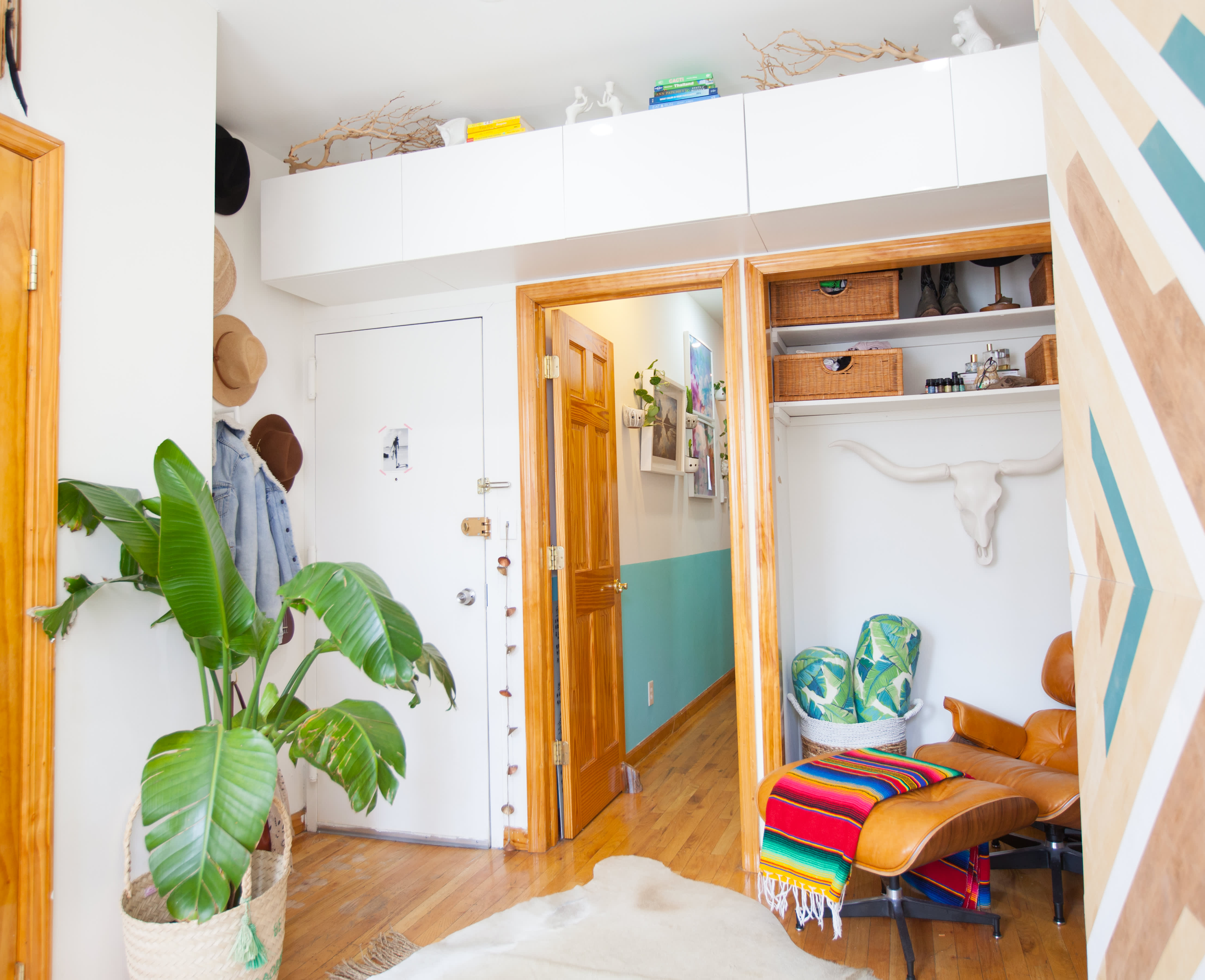 NYC Studio Tour An Organized 280SquareFoot Rental Apartment Therapy