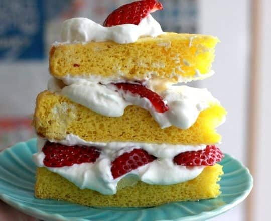 Recipe: Duck Egg Sponge Cake with Cream & Strawberries ...