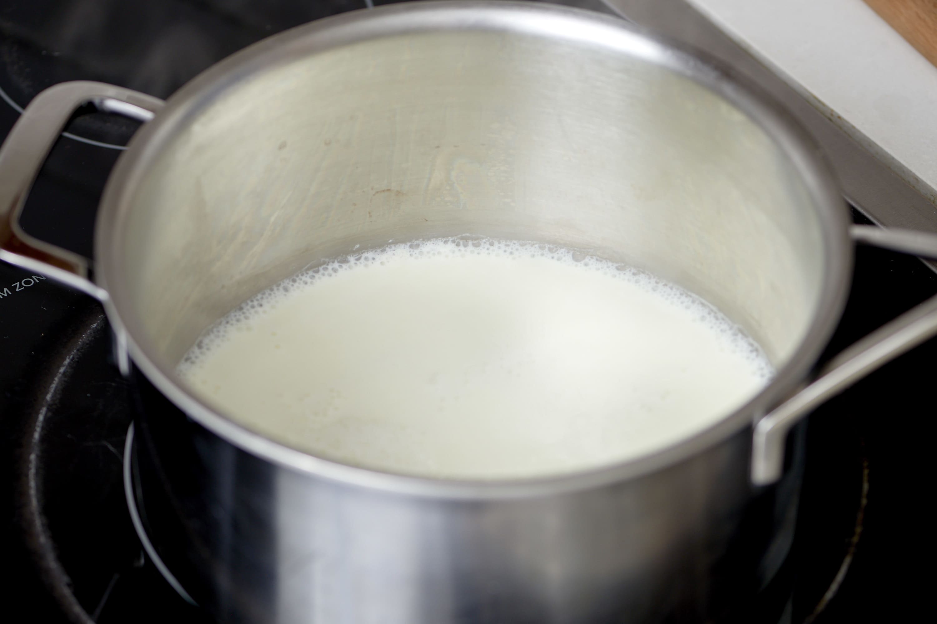 how to make a cheese sauce with milk and shredded cheese