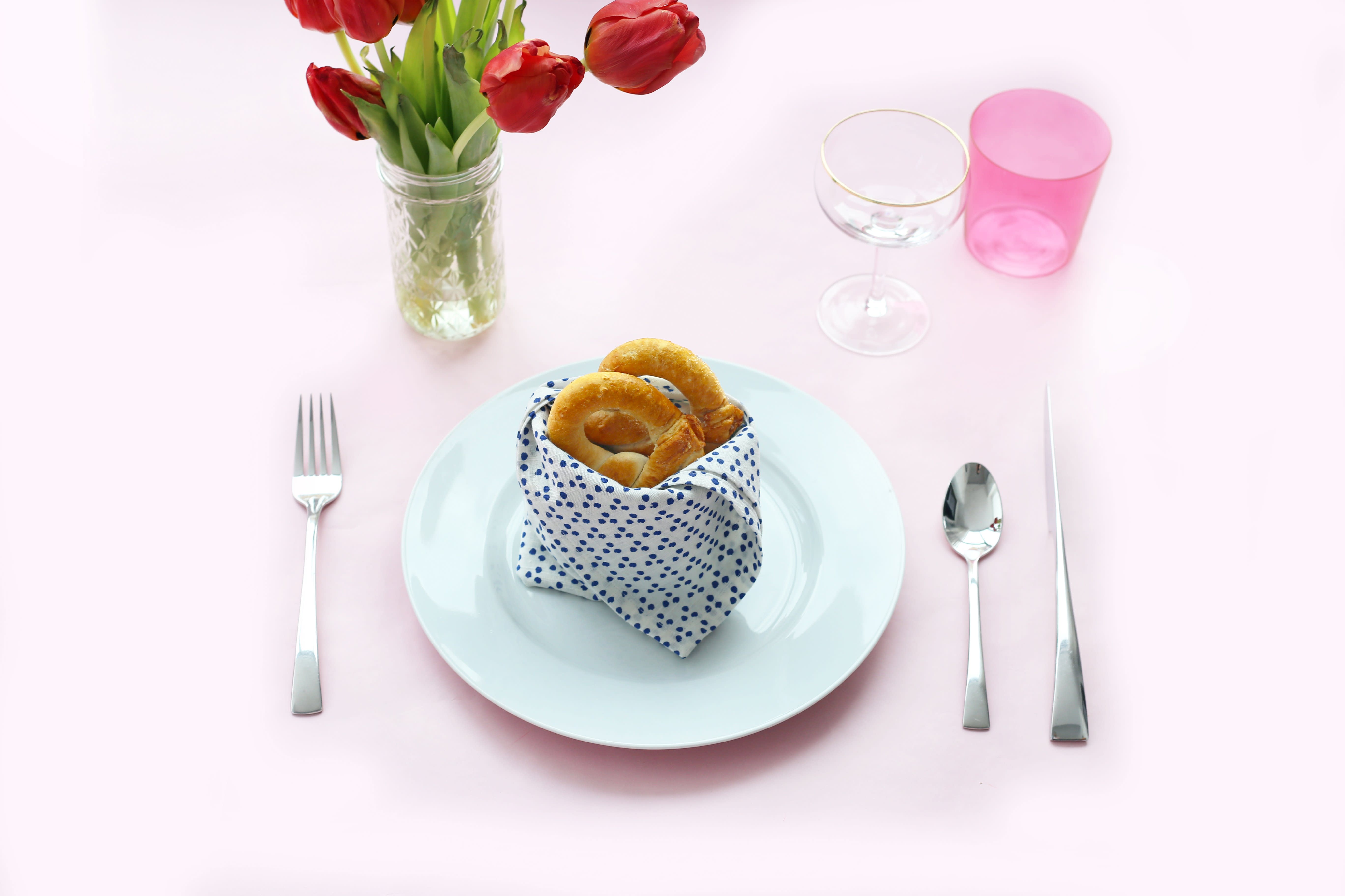 3 Modern NapkinFolding Techniques Everyone Should Know Kitchn