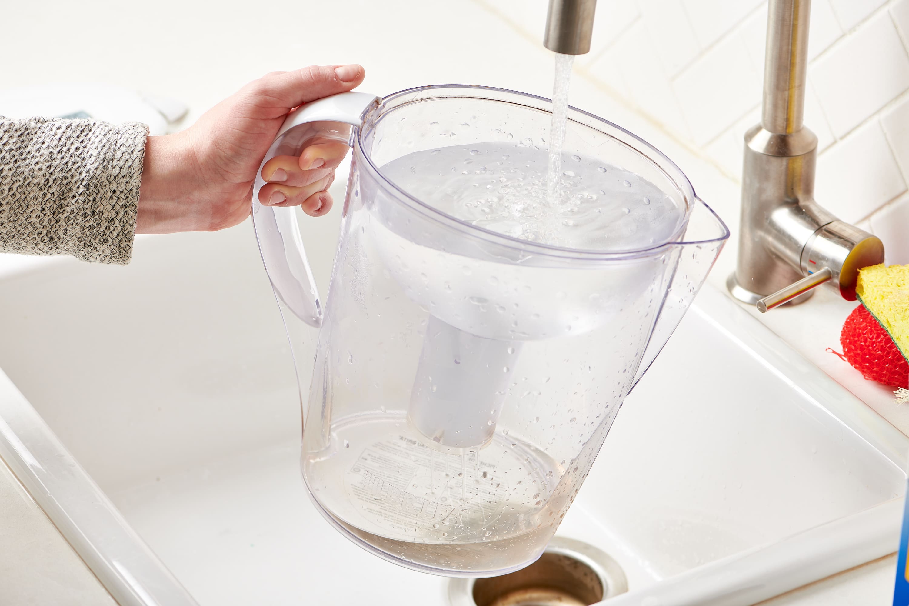 pitcher brita clean filter water remove take