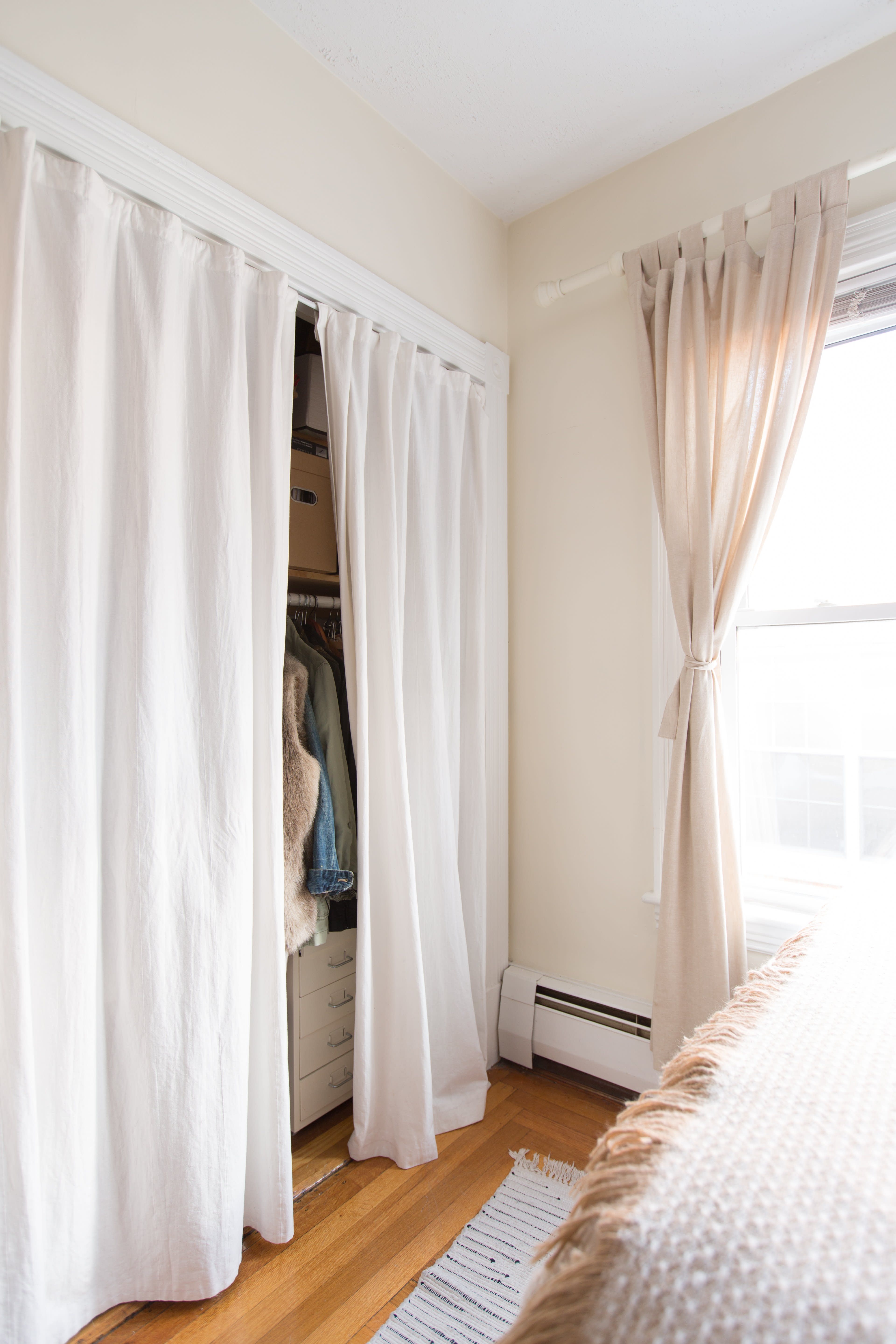 20 Ideas for Organizing Your Bedroom Closet | Apartment ...