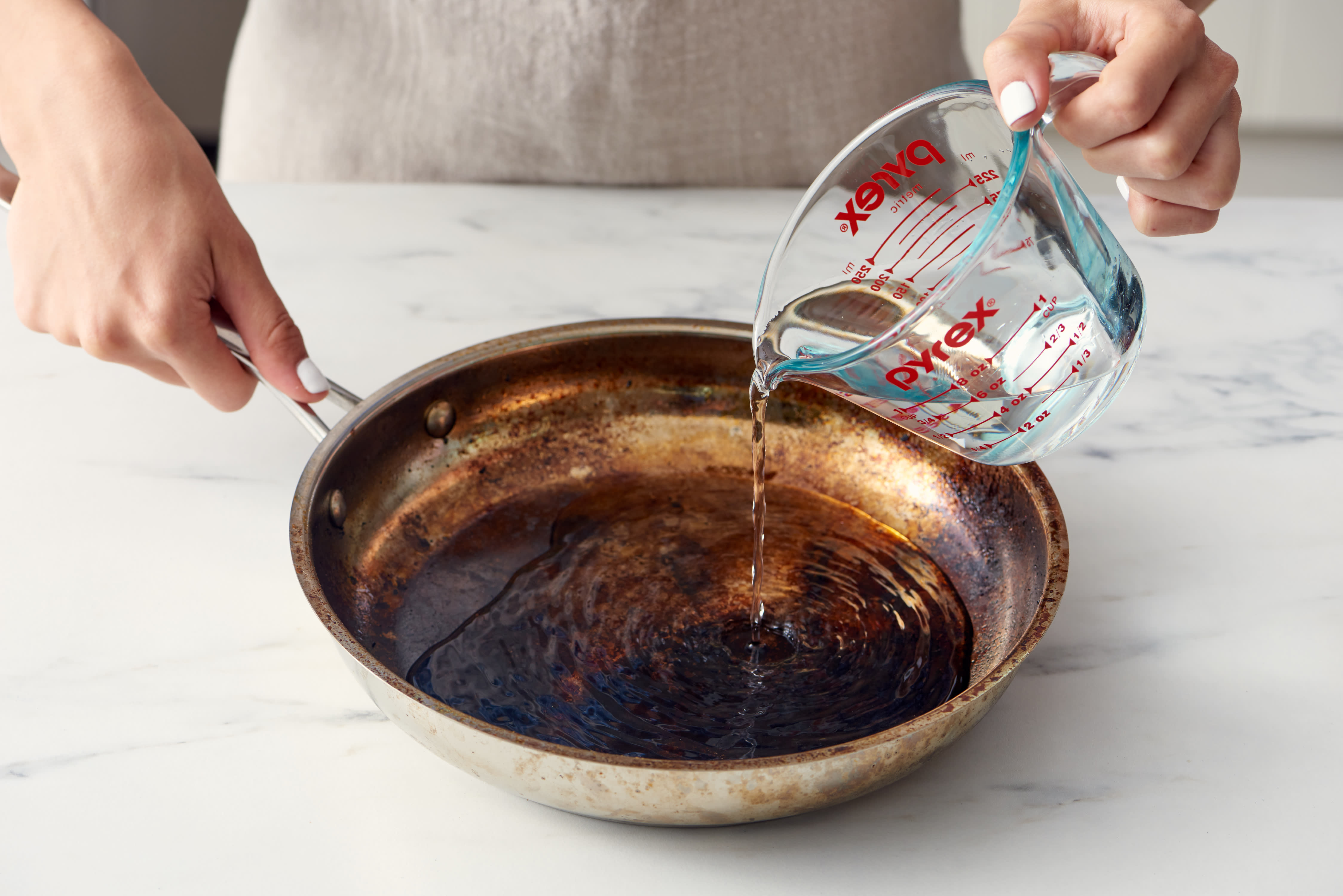 cleaning stainless steel pans