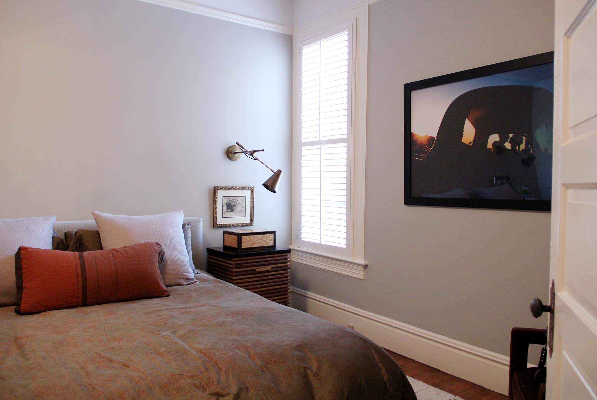 House Tour Jordan Chris Quigley S Designer Flat Apartment Therapy Jordan Chris 038 Quigley 8217 S Designer Flat Gallery