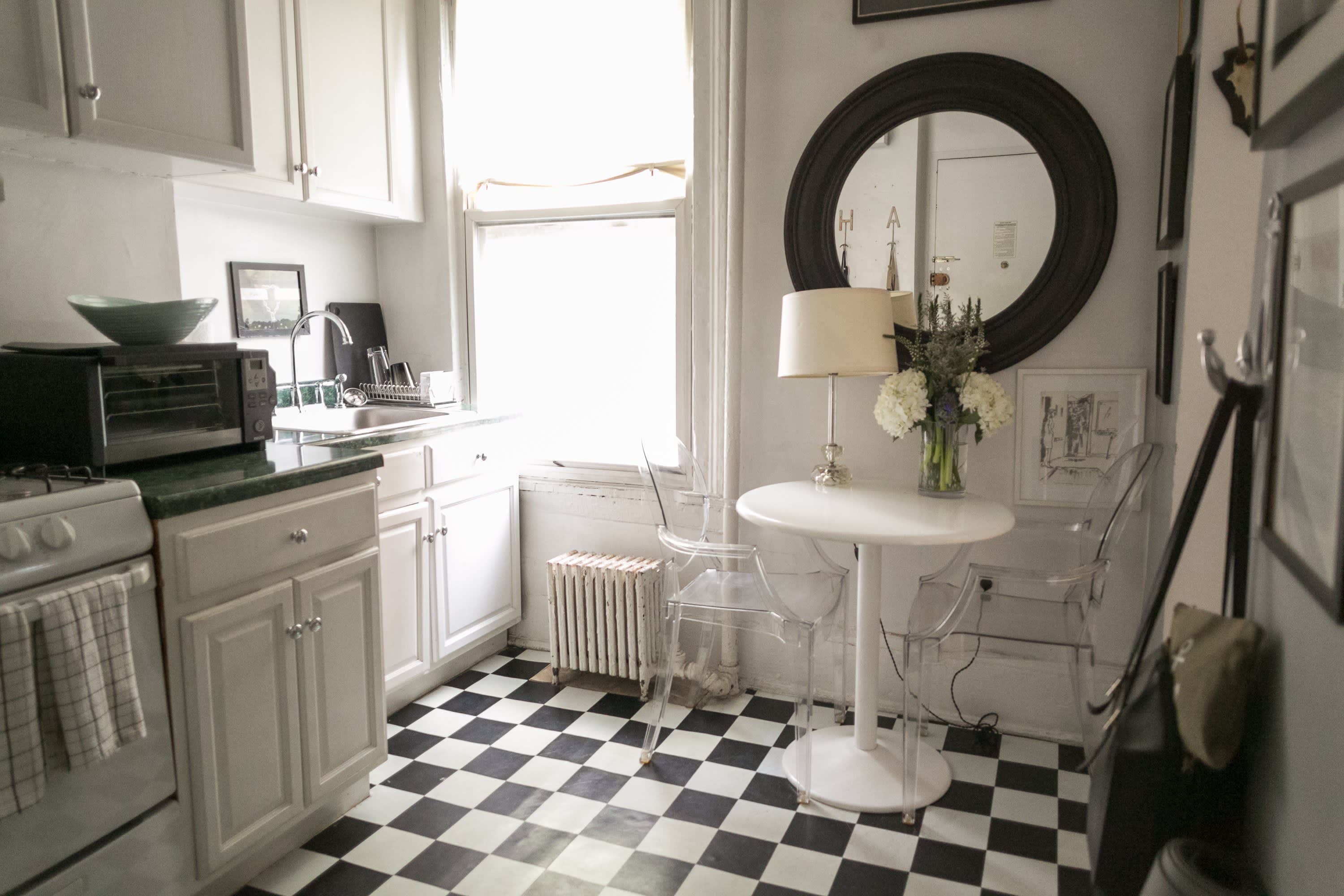 Ashley’s MemoryFilled West Village Studio Apartment Therapy