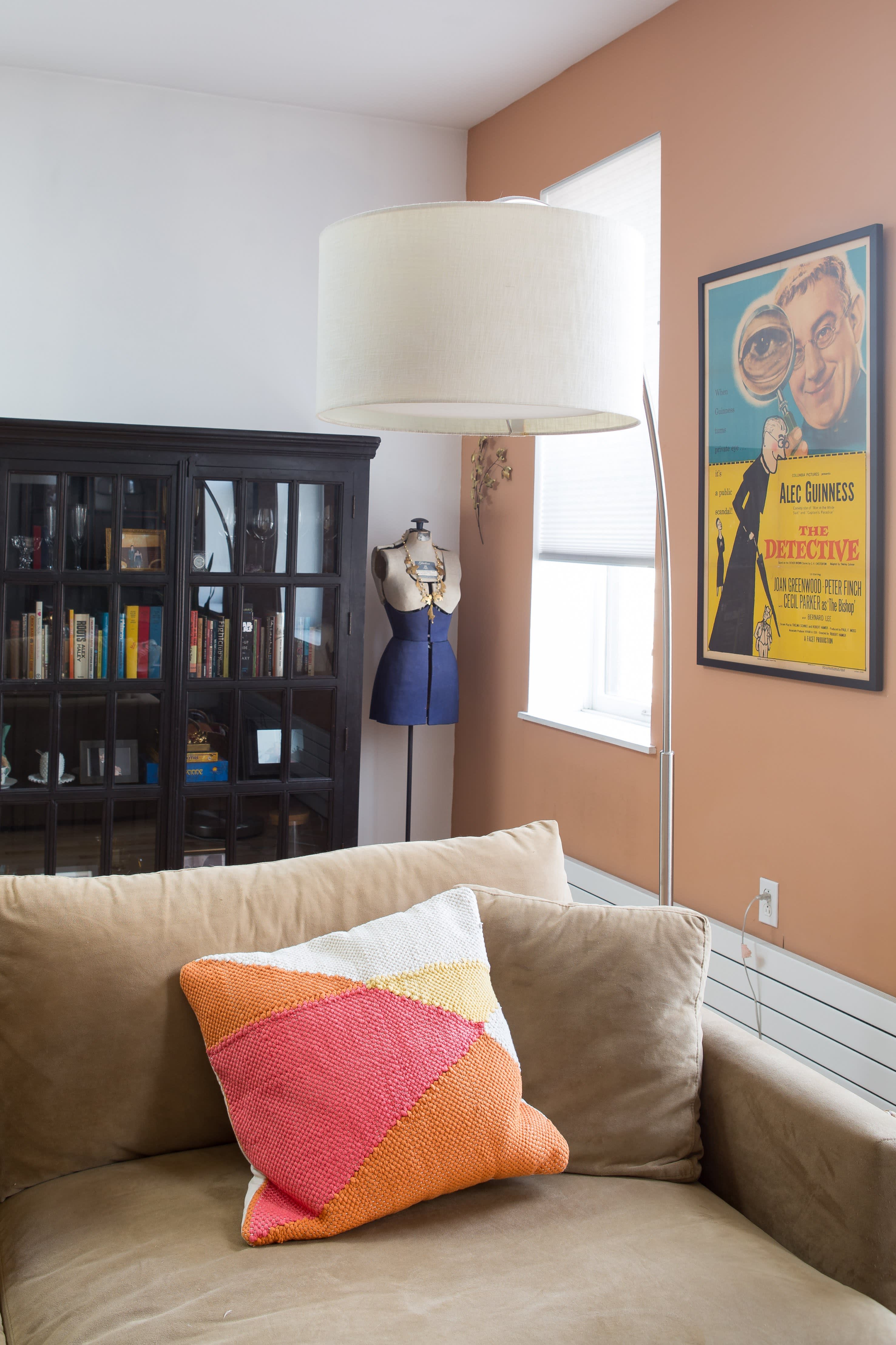 House Tour: A Musical & Mod Rental Apartment in Queens ...