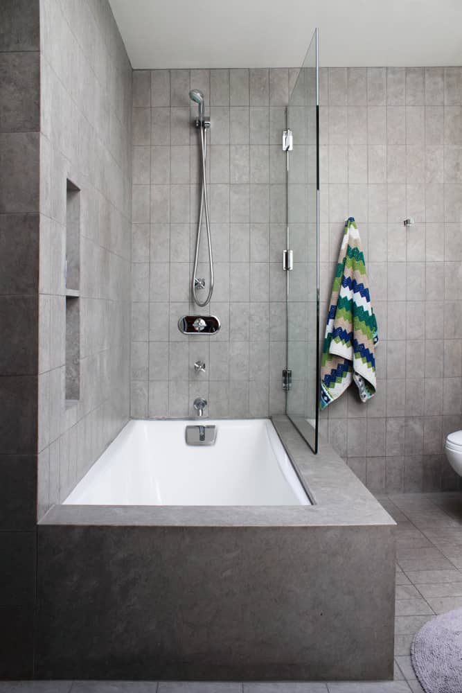 5 Fresh Ways to Shake Up the Look of a Bathtub/Shower Combo | Apartment ...