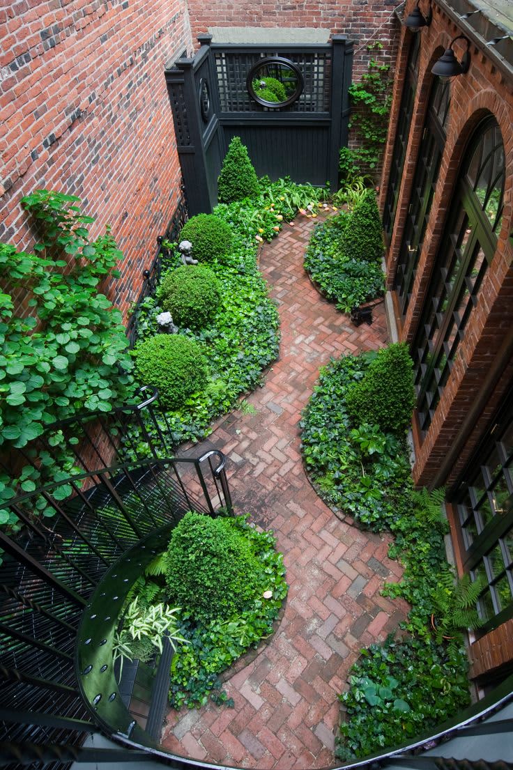 7 Different Ways to Design a Simple Garden Walkway | Apartment Therapy