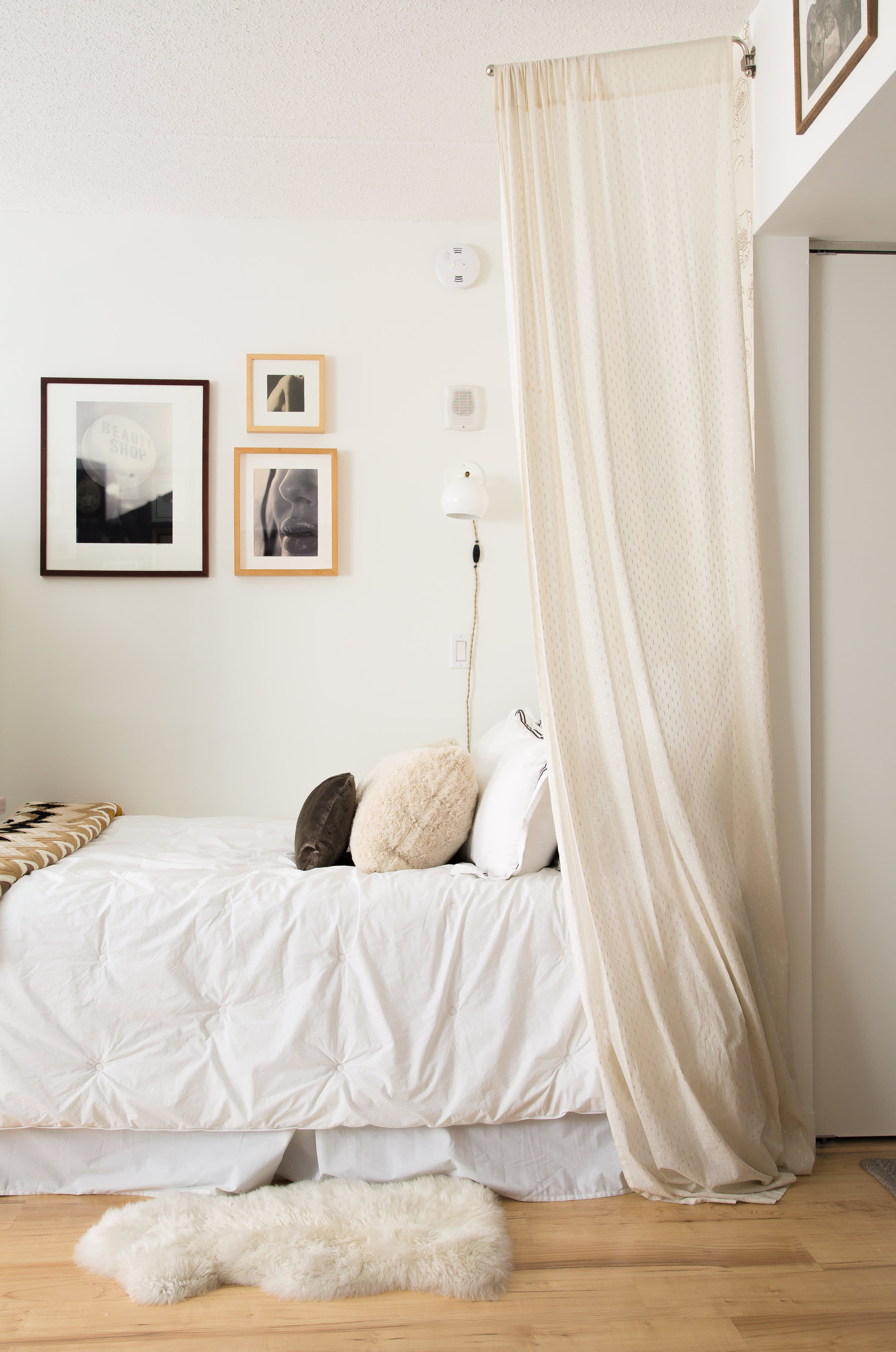 The Difference Between A Duvet And Comforter Apartment Therapy Image Credit William Strawser