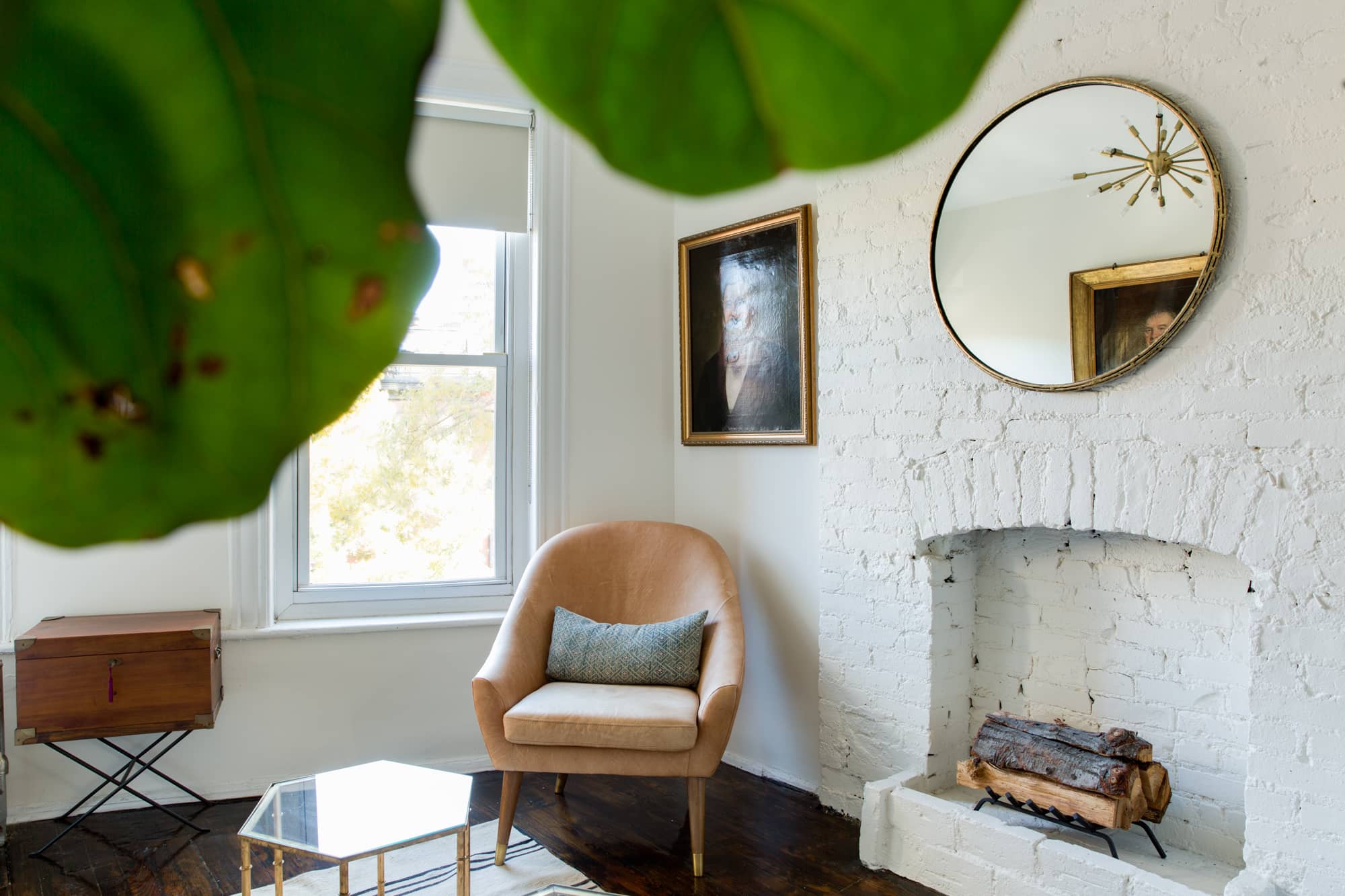 House Tour NYC Railroad Apartment Design Solutions Apartment Therapy