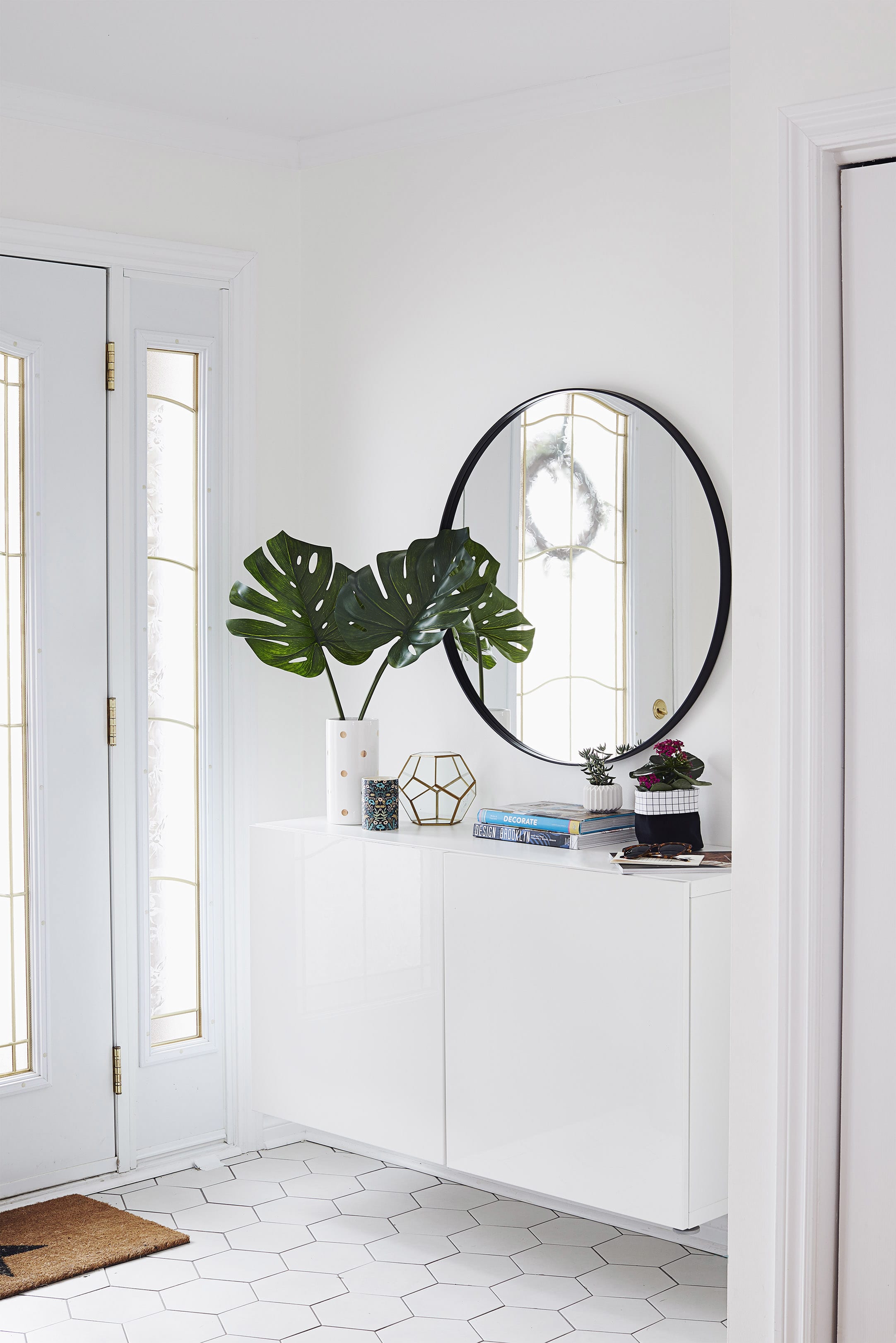 No Entryway, No Problem: 50+ Solutions for Small Spaces ...