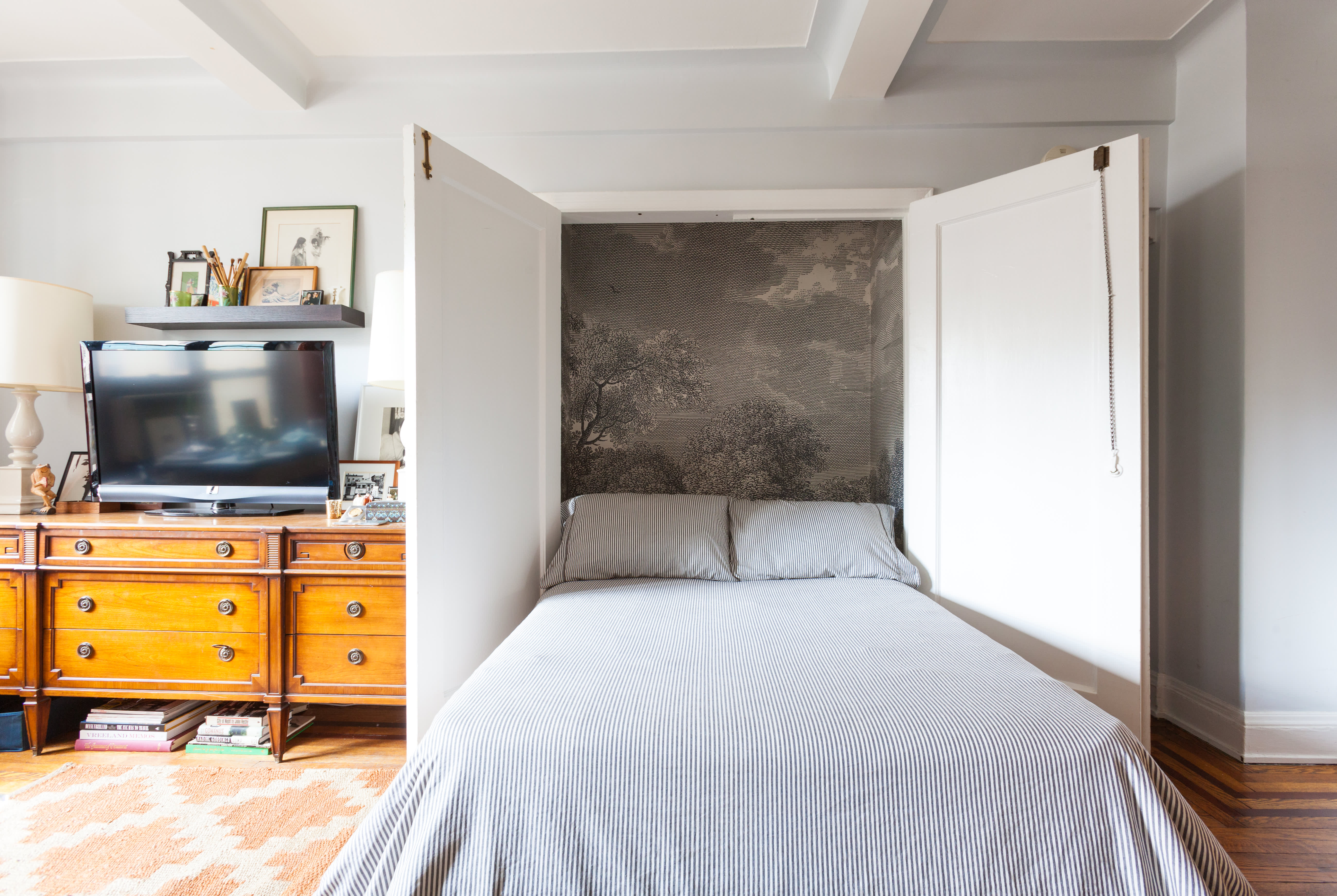 House Tour A Designer's Tiny NYC Studio With the Best Murphy Bed