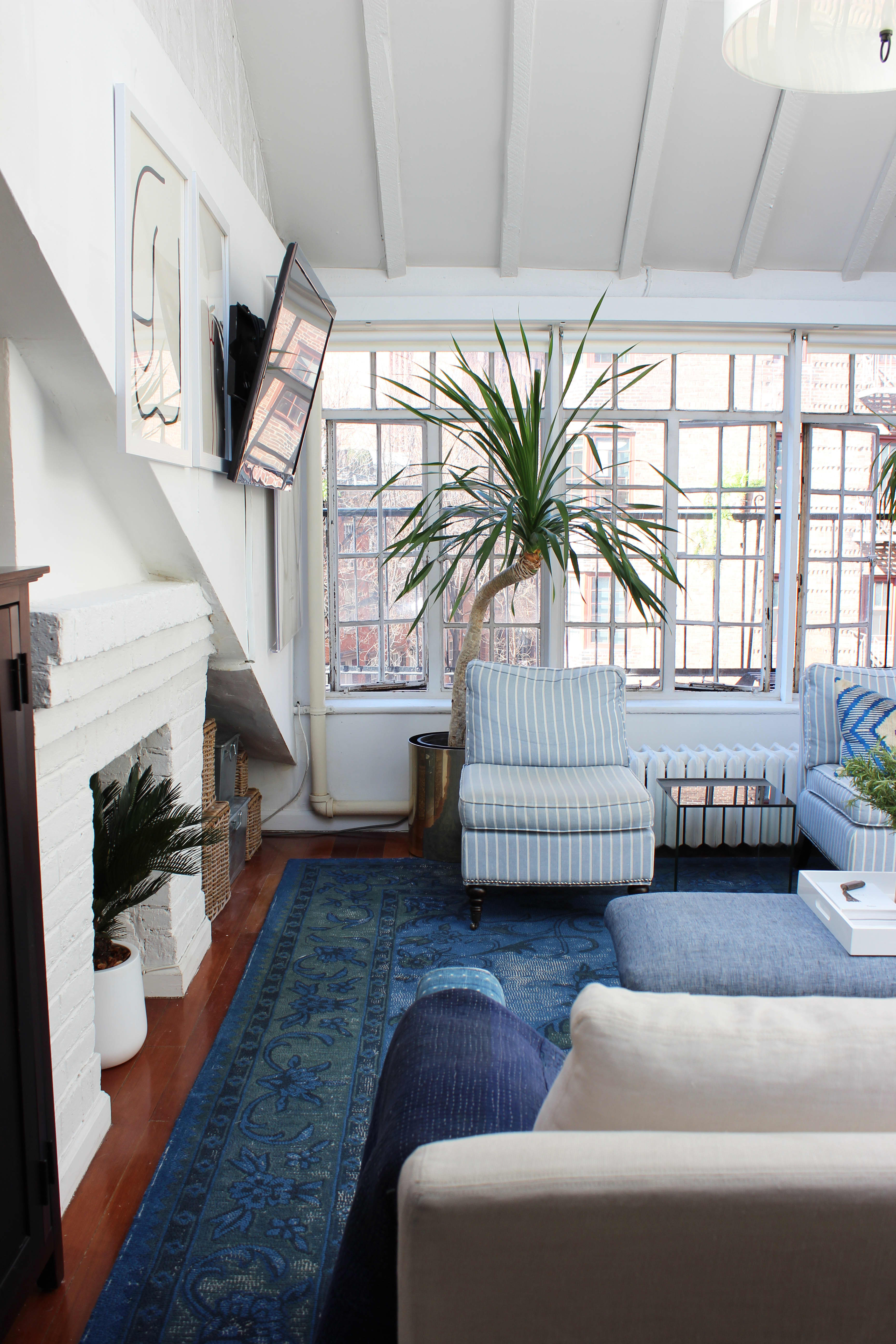 House Tour A 350 Square Foot Bright NYC Studio Apartment Therapy