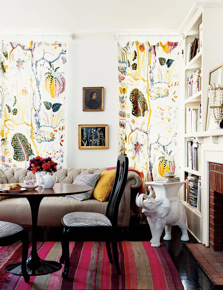 Ideas for Adding a Little Extra Seating to Your Small Living Room