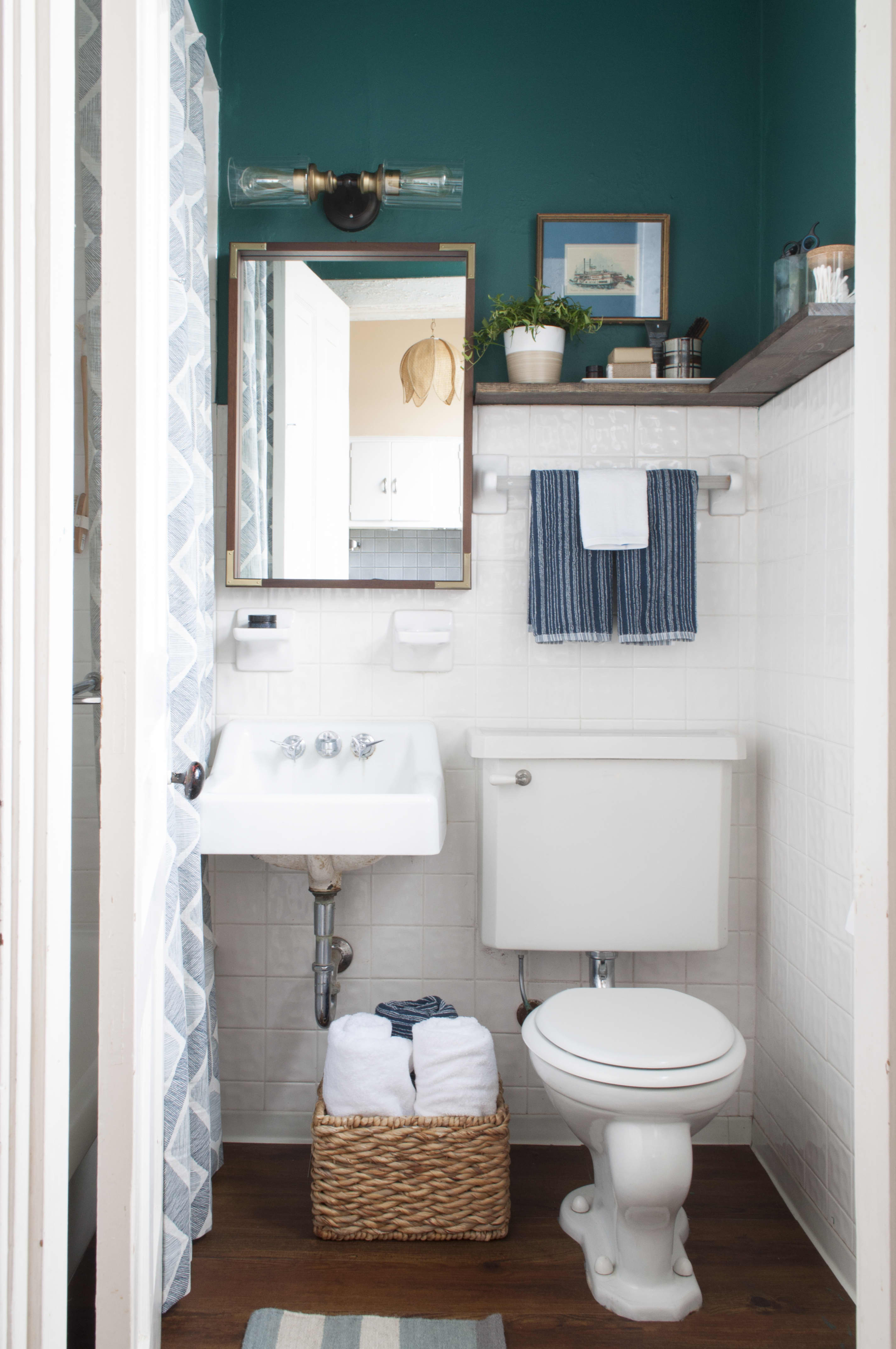 8 Stylish Solutions for Your Totally Icky Rental Bathroom | Apartment
