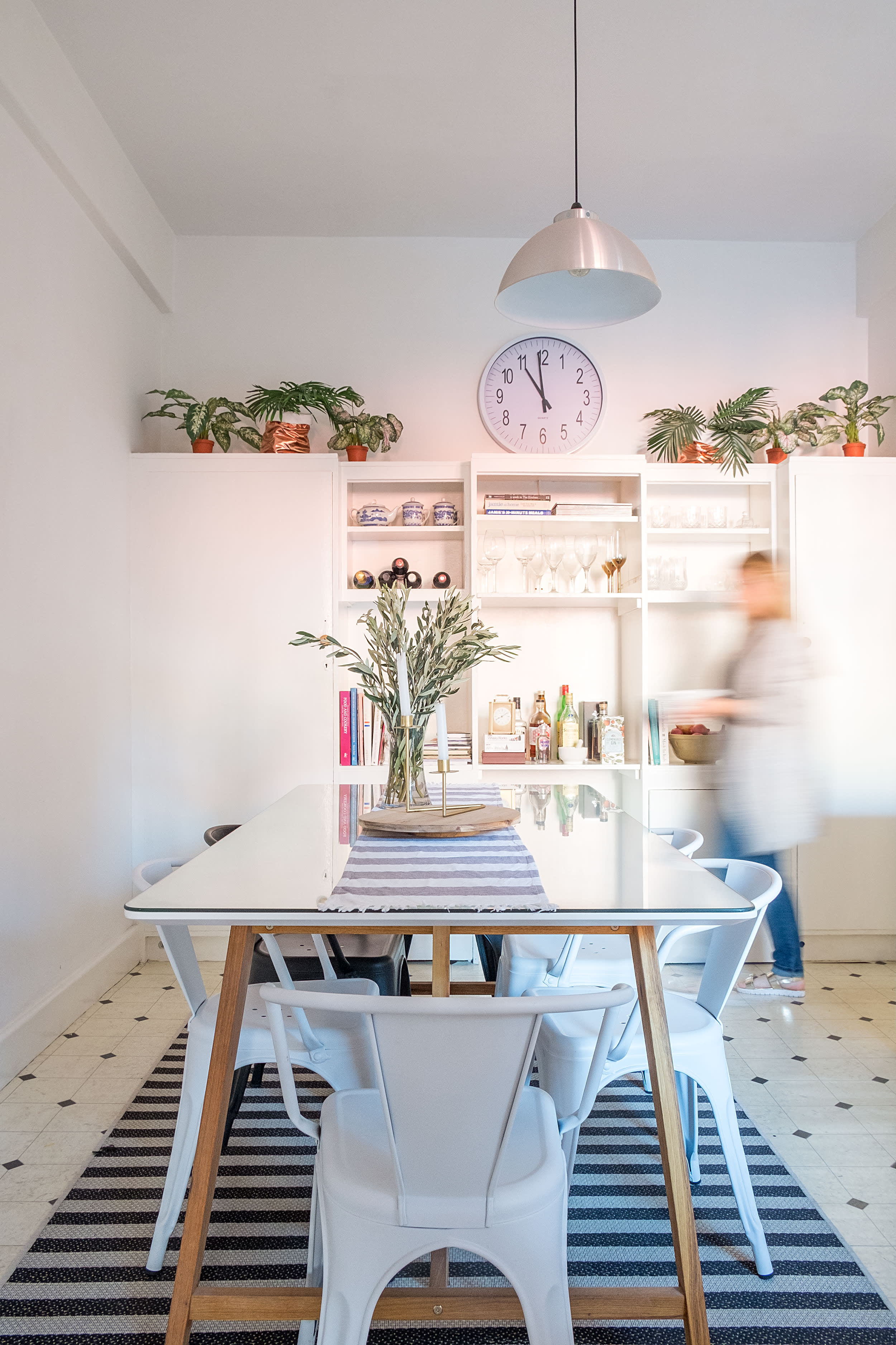 House Tour A Contemporary Classic Cape Town Rental Apartment Therapy