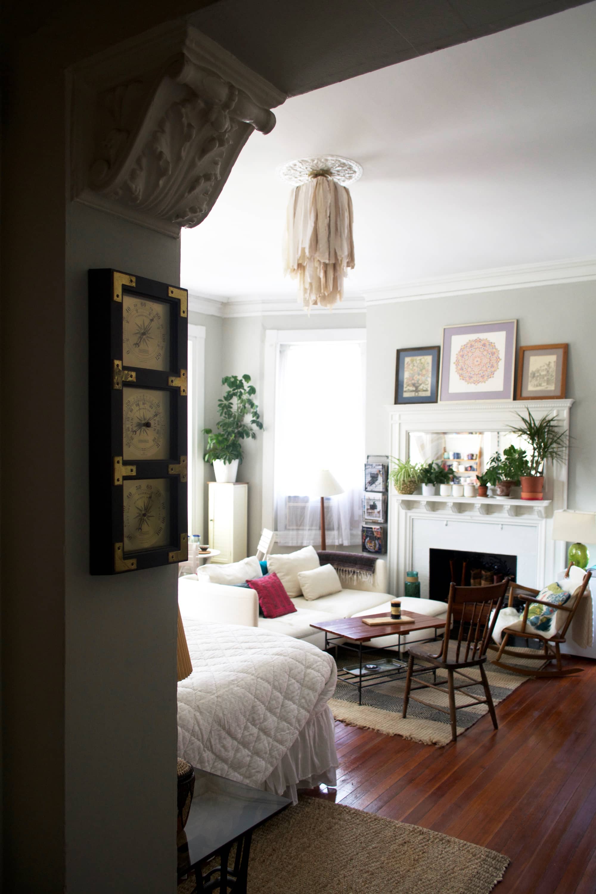 House Tour A Cheery, 450SquareFoot Baltimore Studio Apartment Therapy