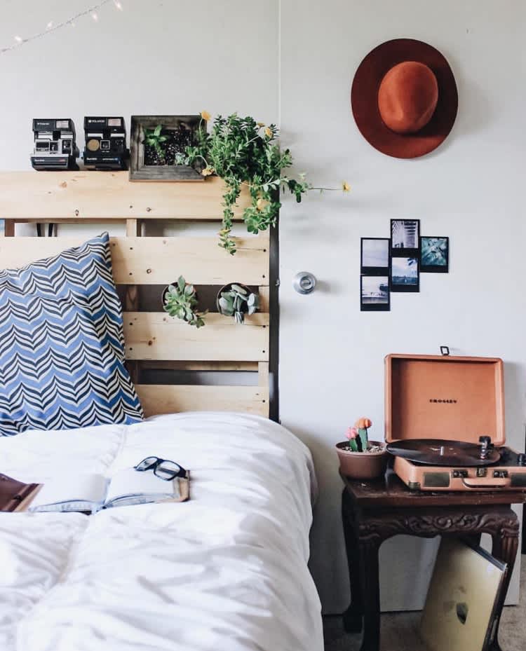 11 Ideas for How to Frame a Bed Without a Headboard Apartment Therapy