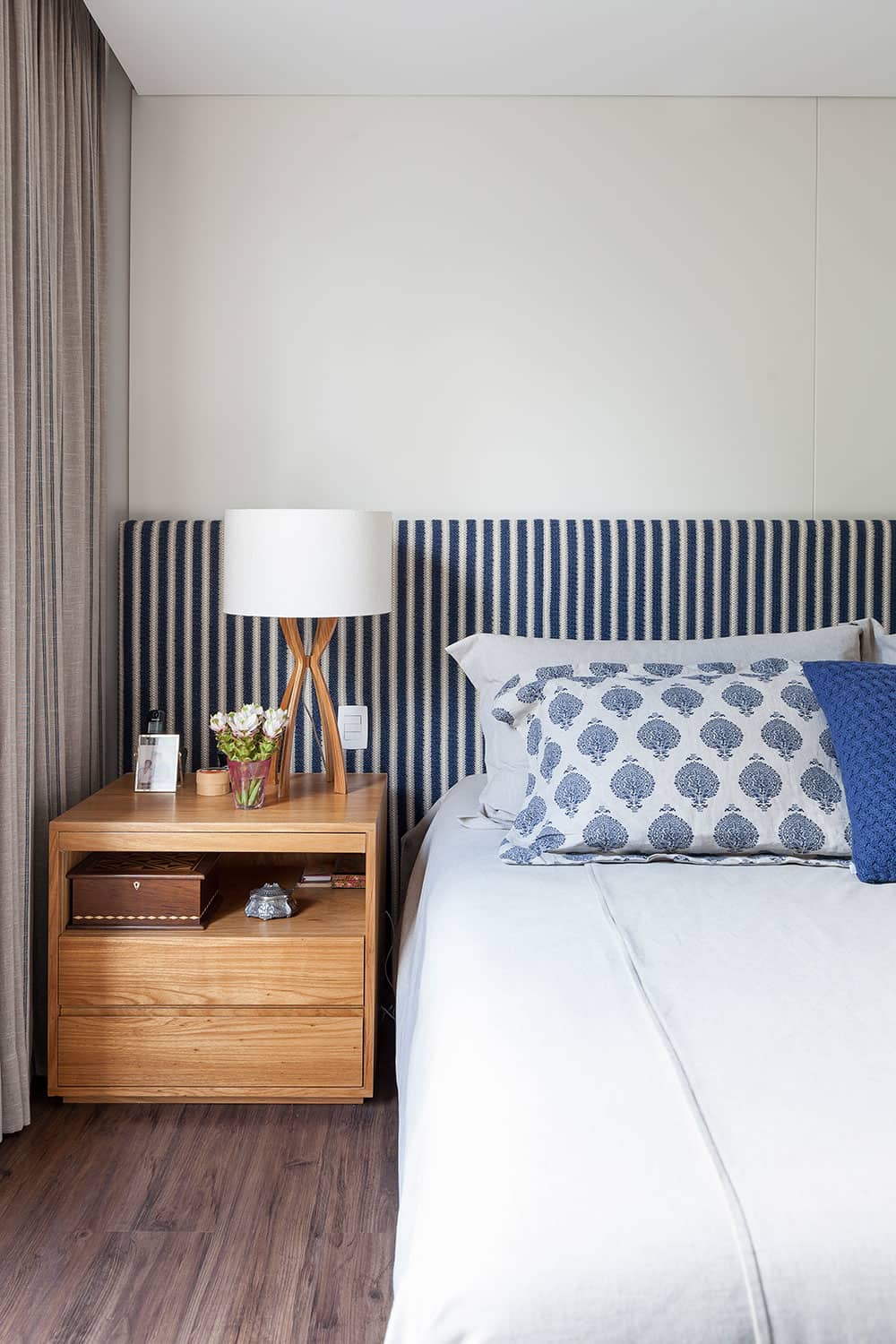 Dramatic Look to Try Oversized Headboards In the Bedroom Apartment