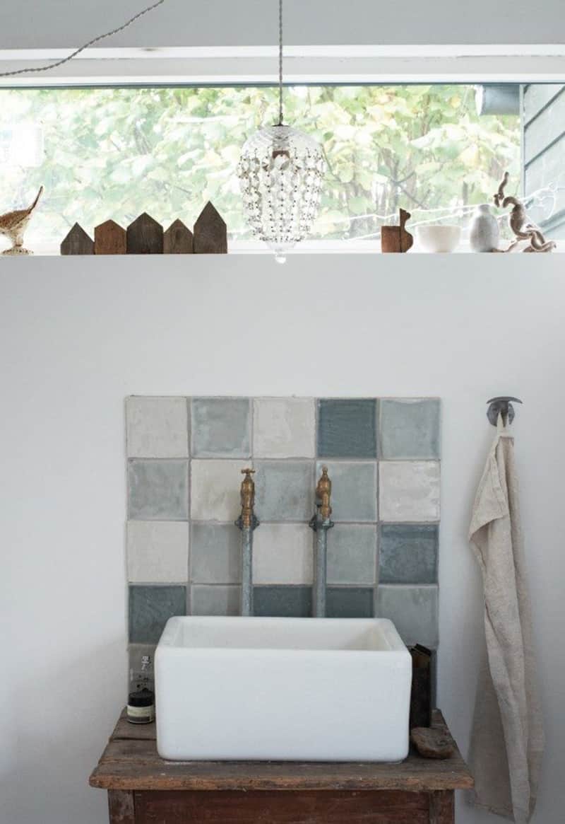 Small Bathroom Vanities And Sinks For Tiny Spaces