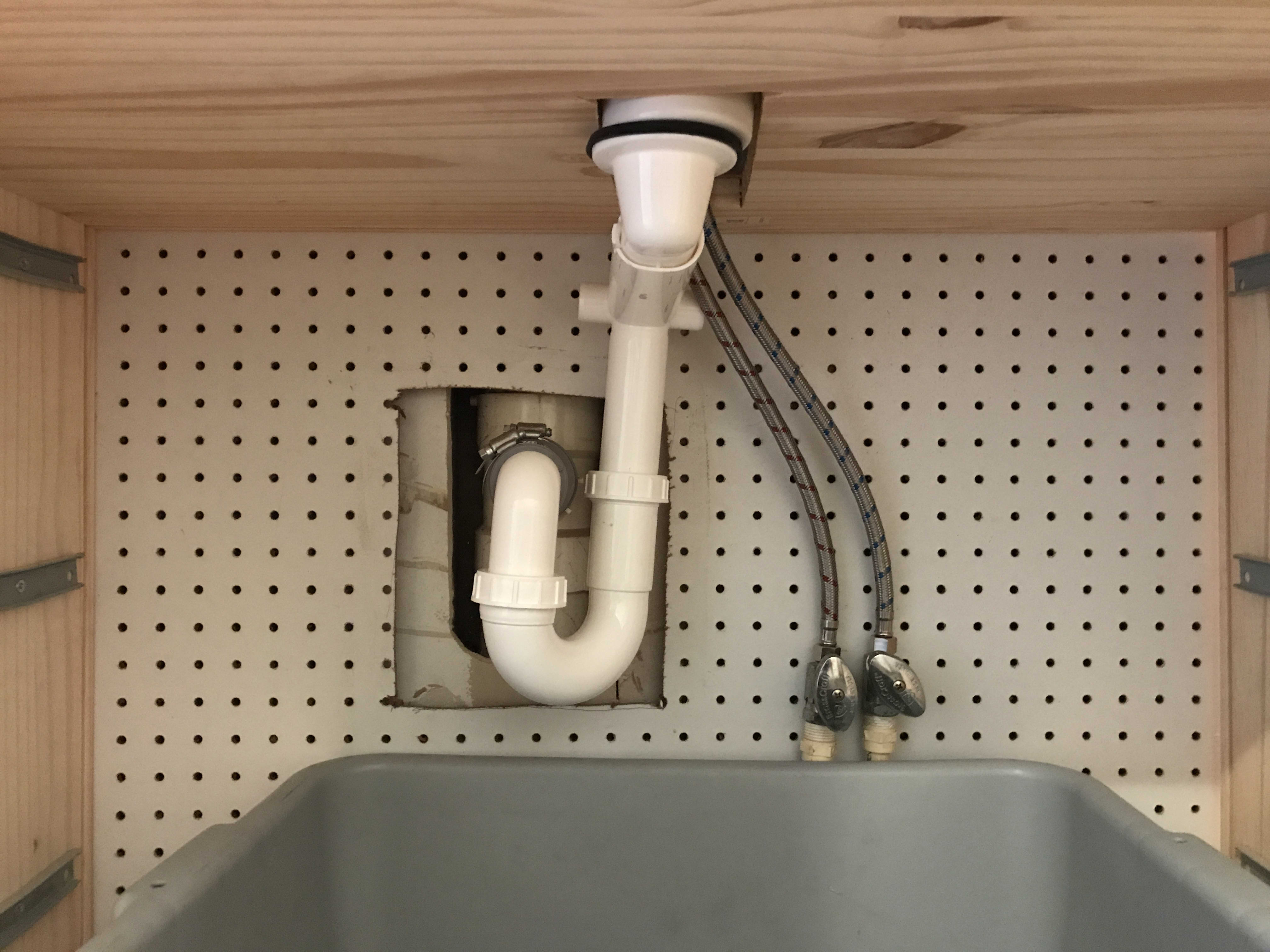 kitchen sink pluming elbow