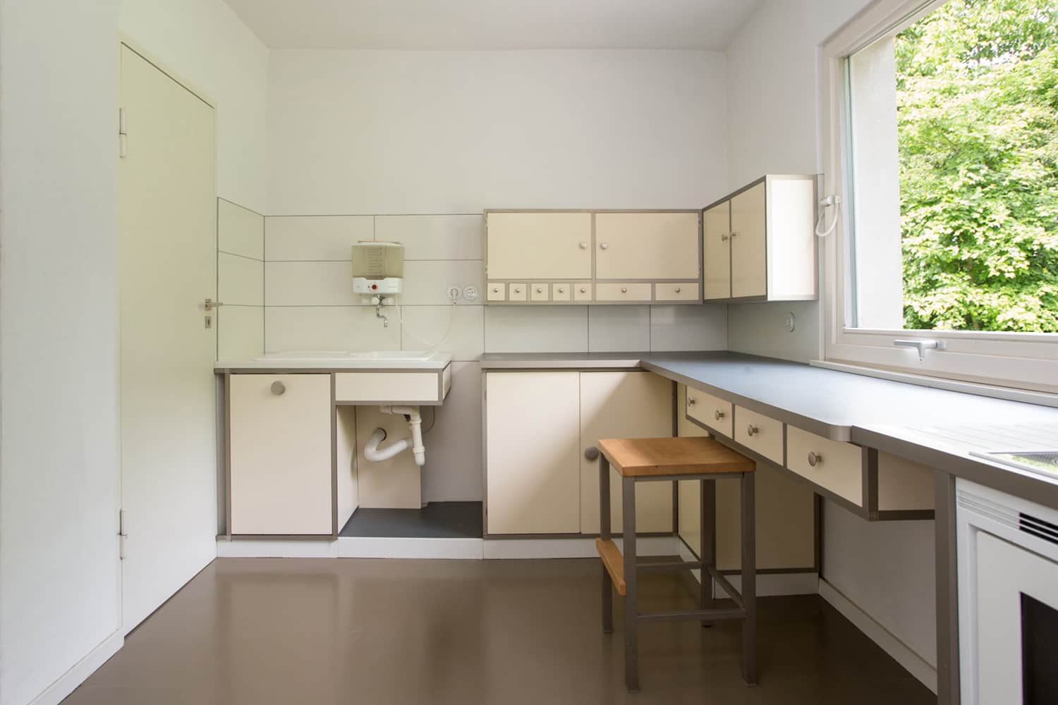 The Frankfurt Kitchen is Still Relevant to Modern Homes Apartment Therapy