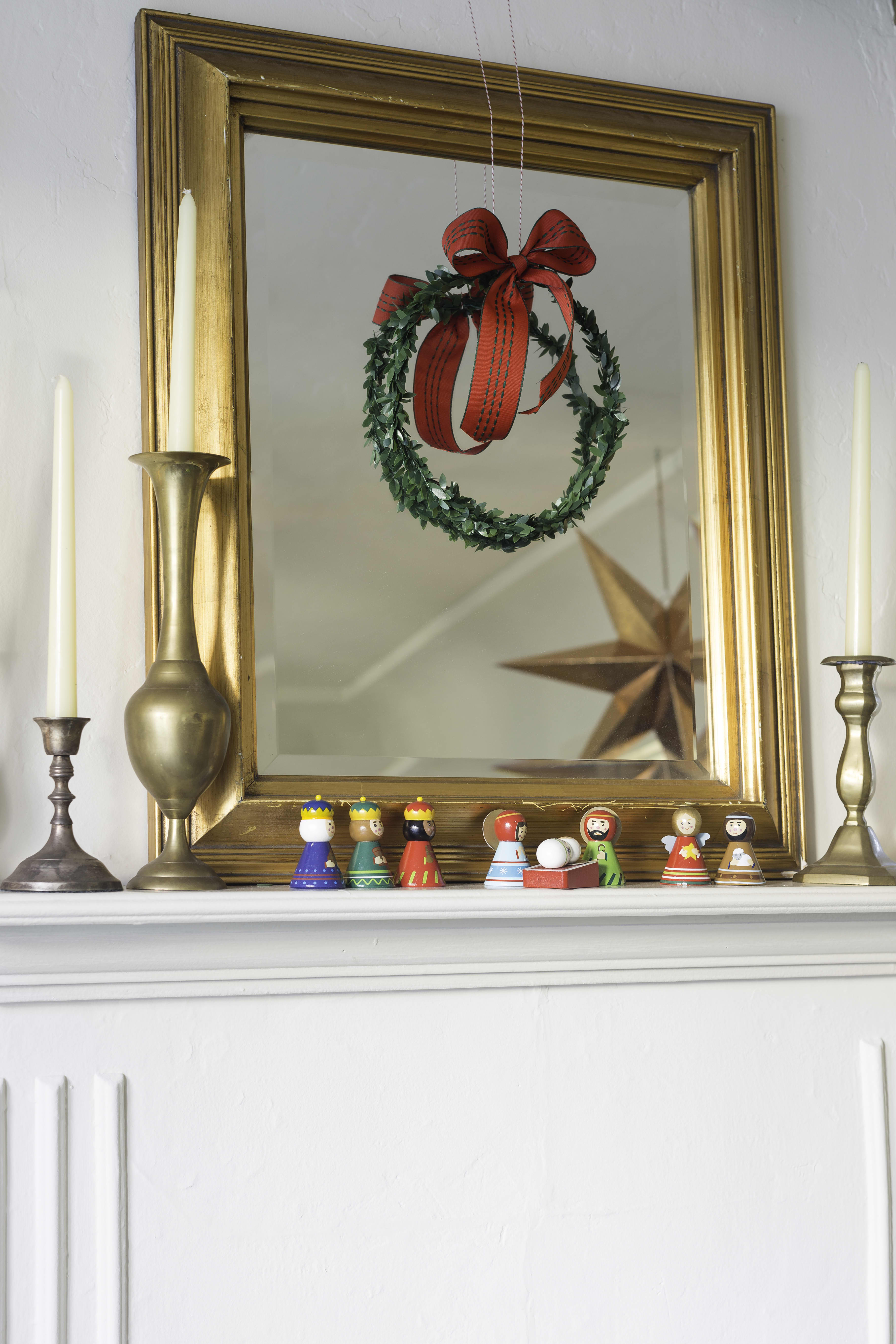 how to hang wreath on front of house