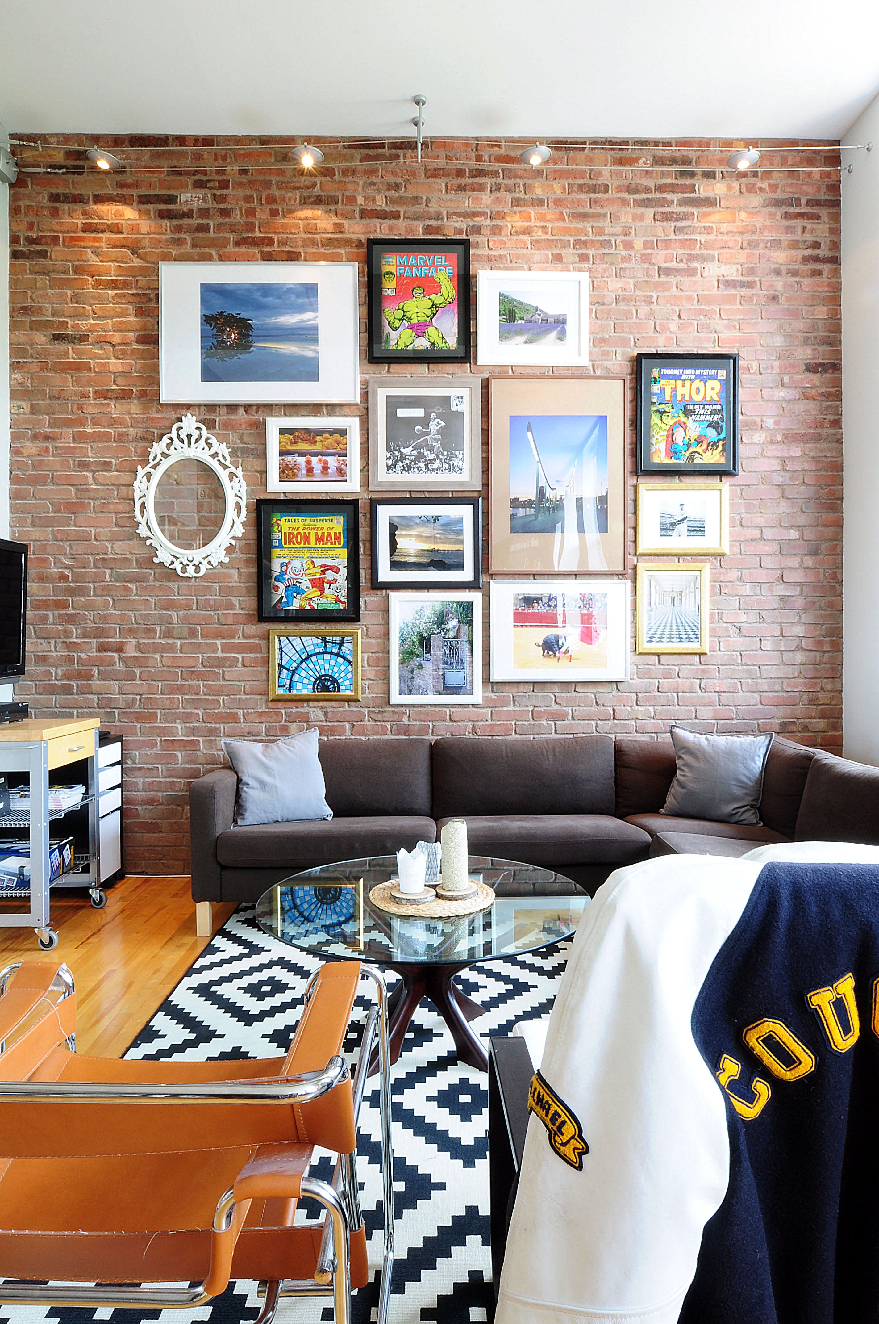 Gallery Wall Ideas Creative Picture Walls Apartment Therapy gallery-wall-ideas-creative-picture-walls-apartment-therapy