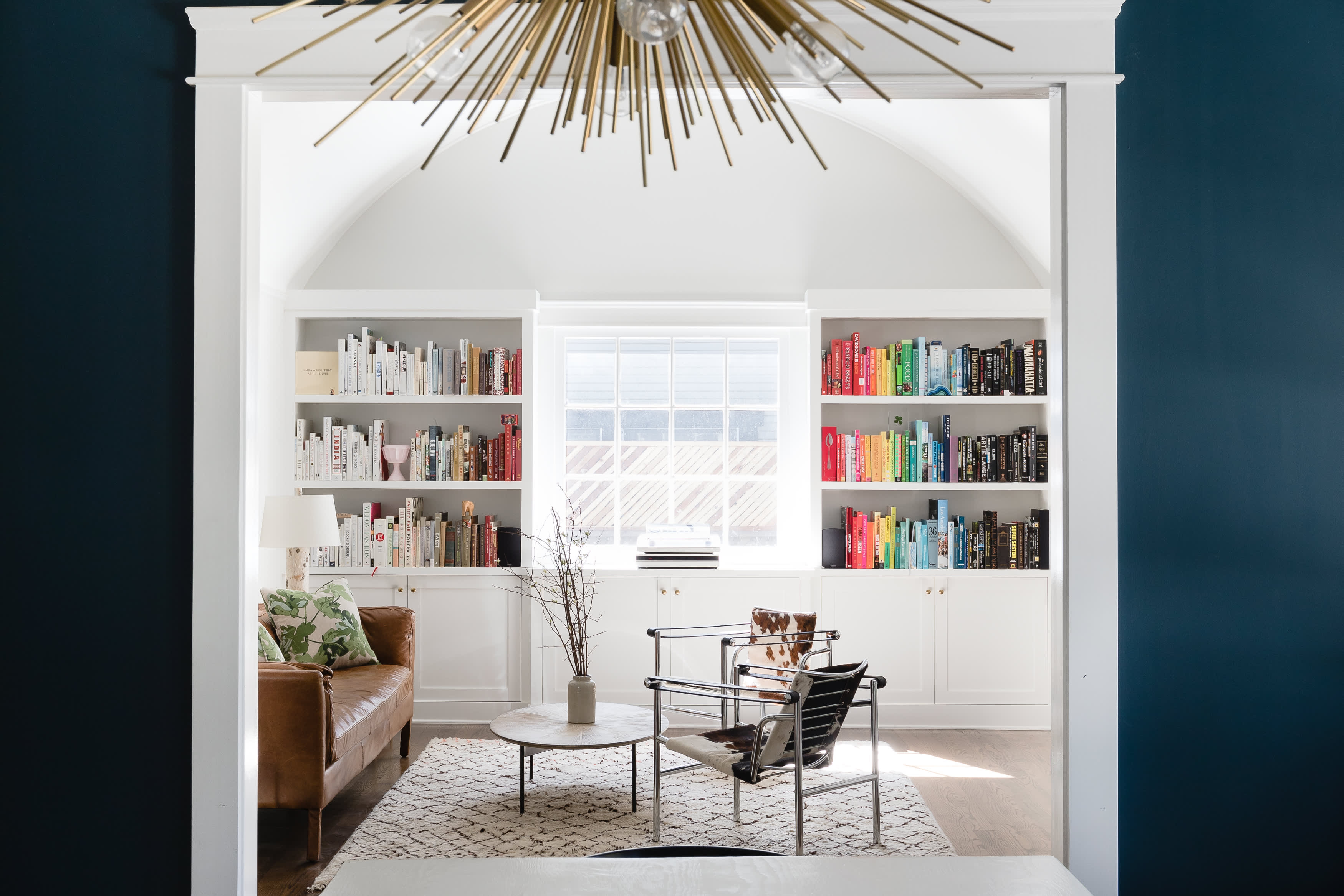 Cupcakes And Cashmere Founder Emily Schuman8217s LA Home Is Sunny Stylish Cupcakes And Cashmere Founder Emily Schuman8217s LA Home Is Sunny Stylish