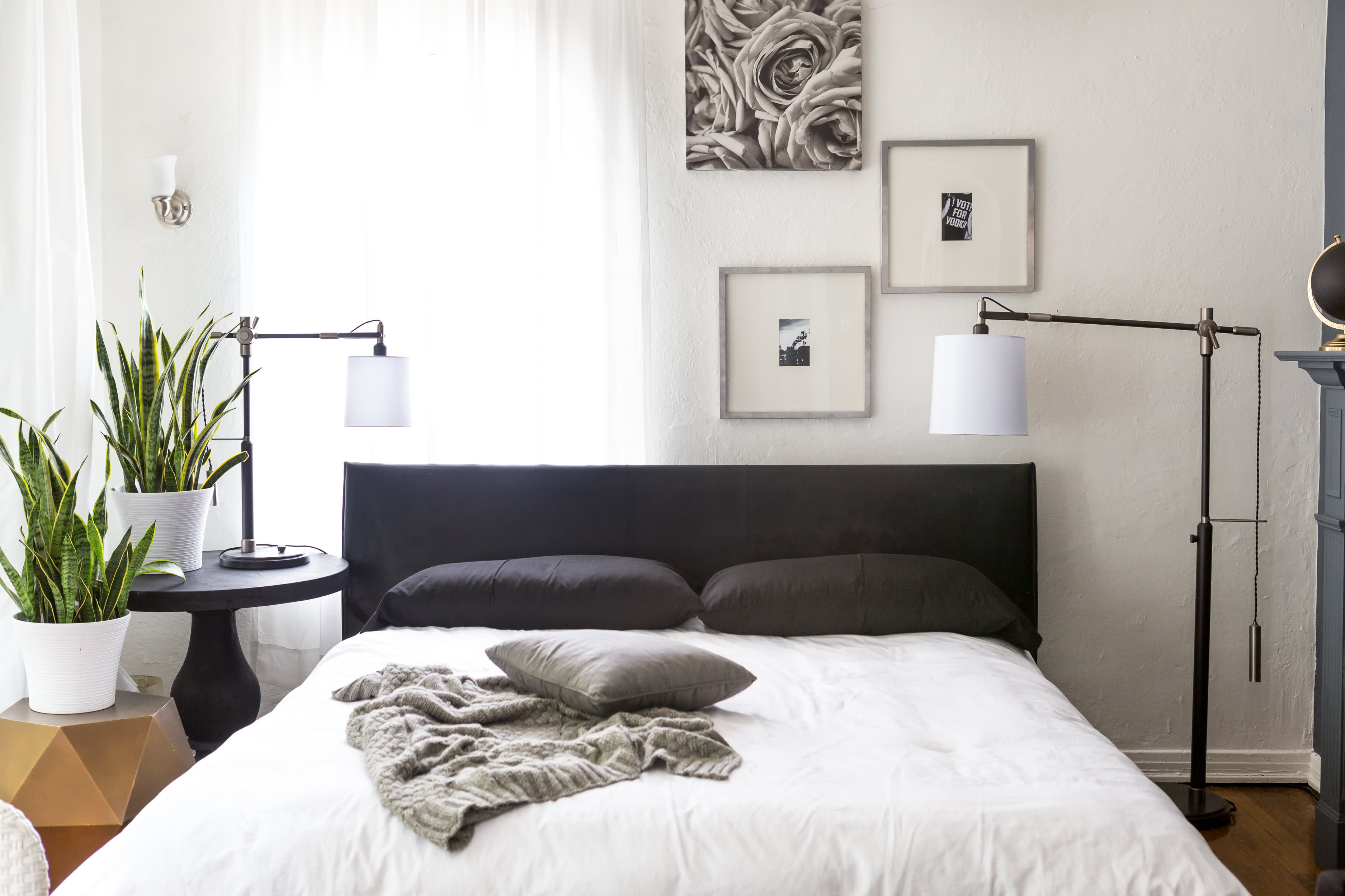 Unique Minimilist Bedroom for Small Space