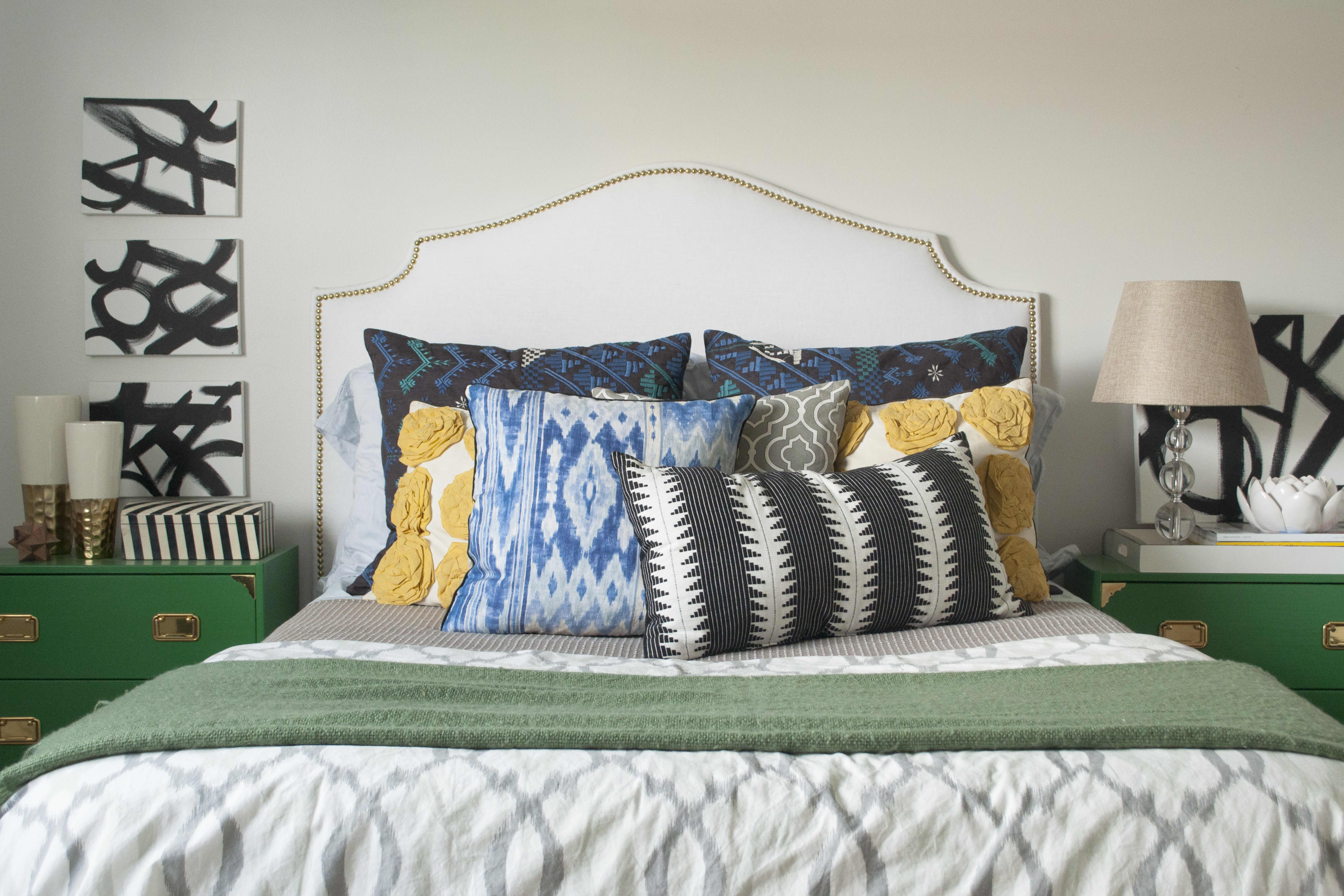 A Laundry Expert Tells Us How Often You Need to Wash Your Throw Pillows