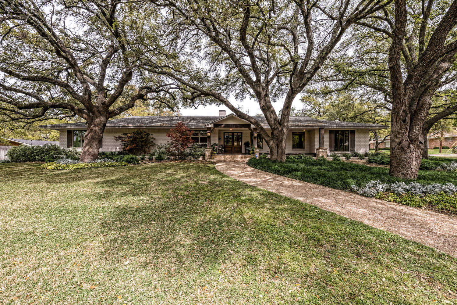 "Fixer Upper" Waco House for Sale Photos April 2019 Apartment Therapy