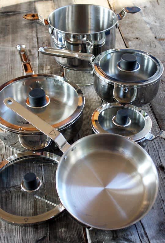 stacking pots and pans set