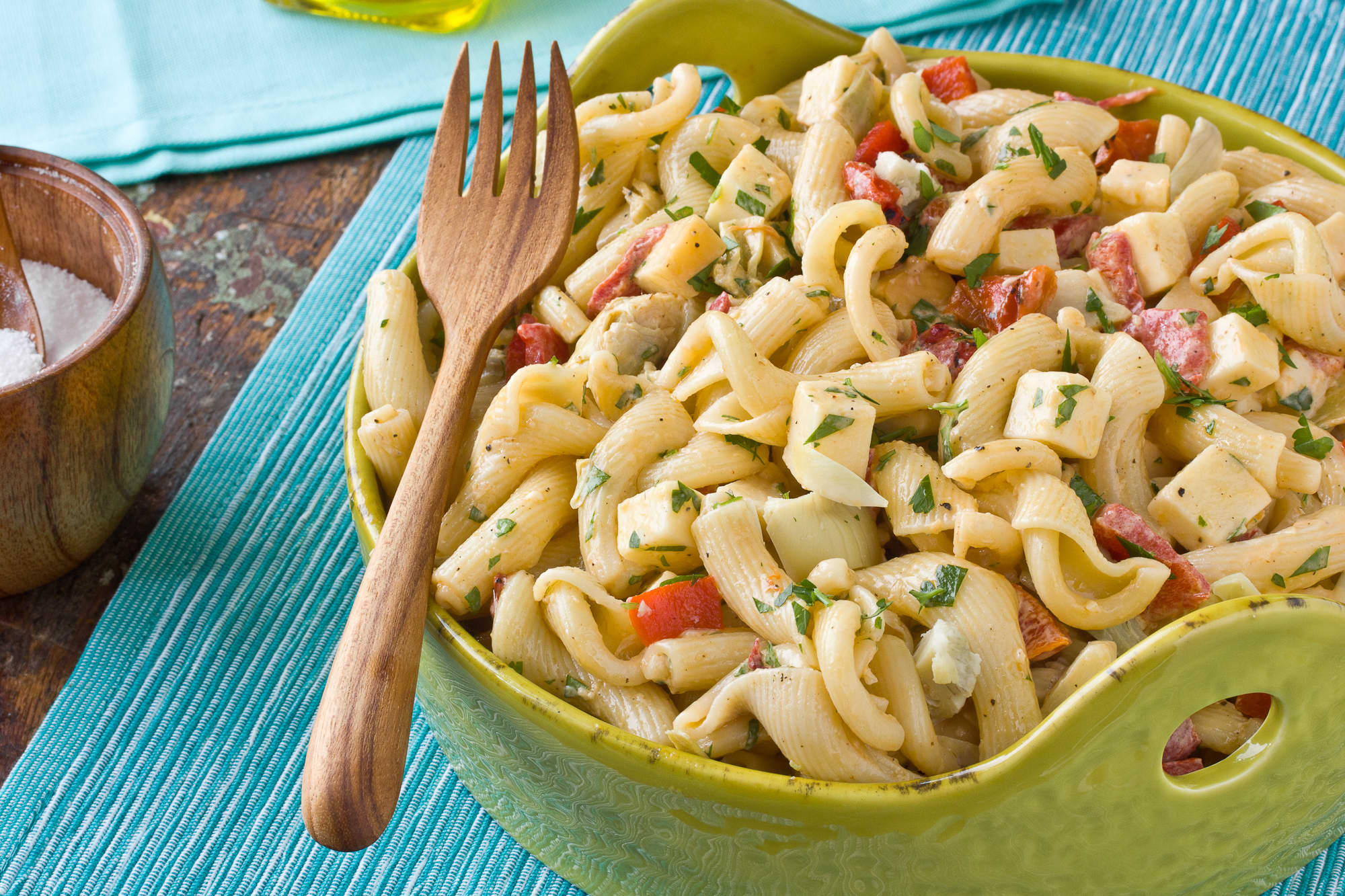 Recipe Pasta Salad with Smoked Gouda, Roasted Red Peppers & Artichoke