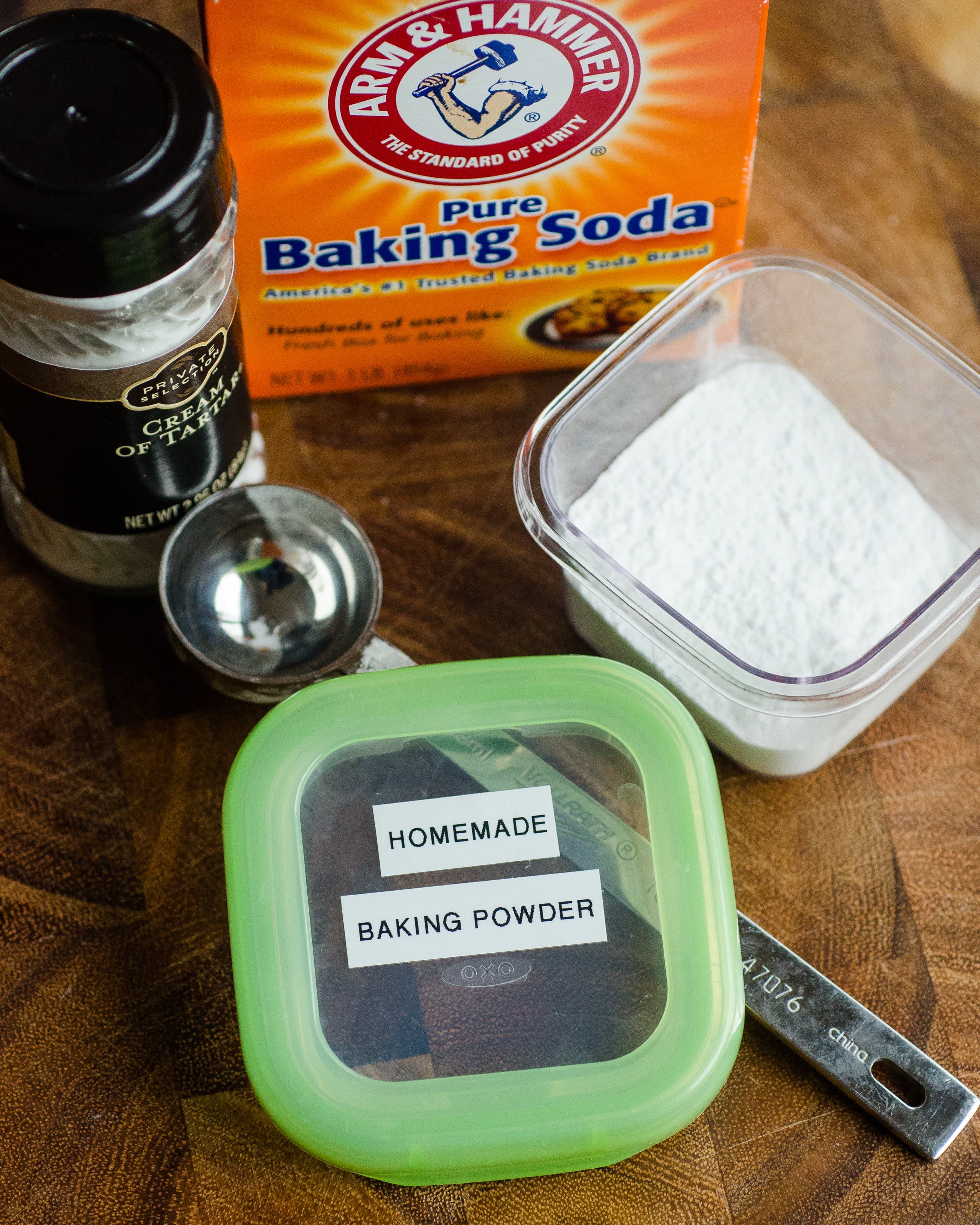 what is the difference between baking soda and baking powder