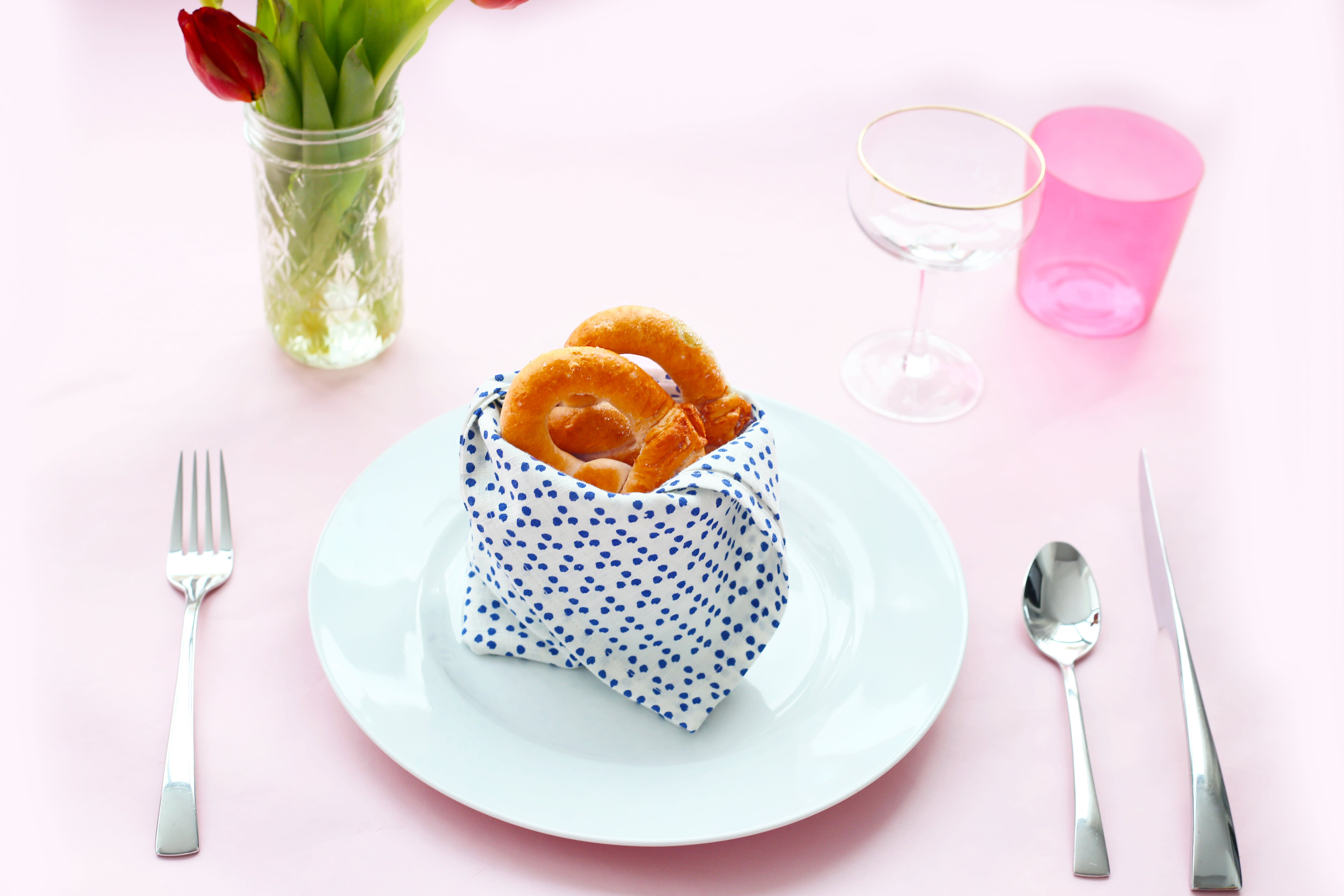 3 Modern NapkinFolding Techniques Everyone Should Know Kitchn