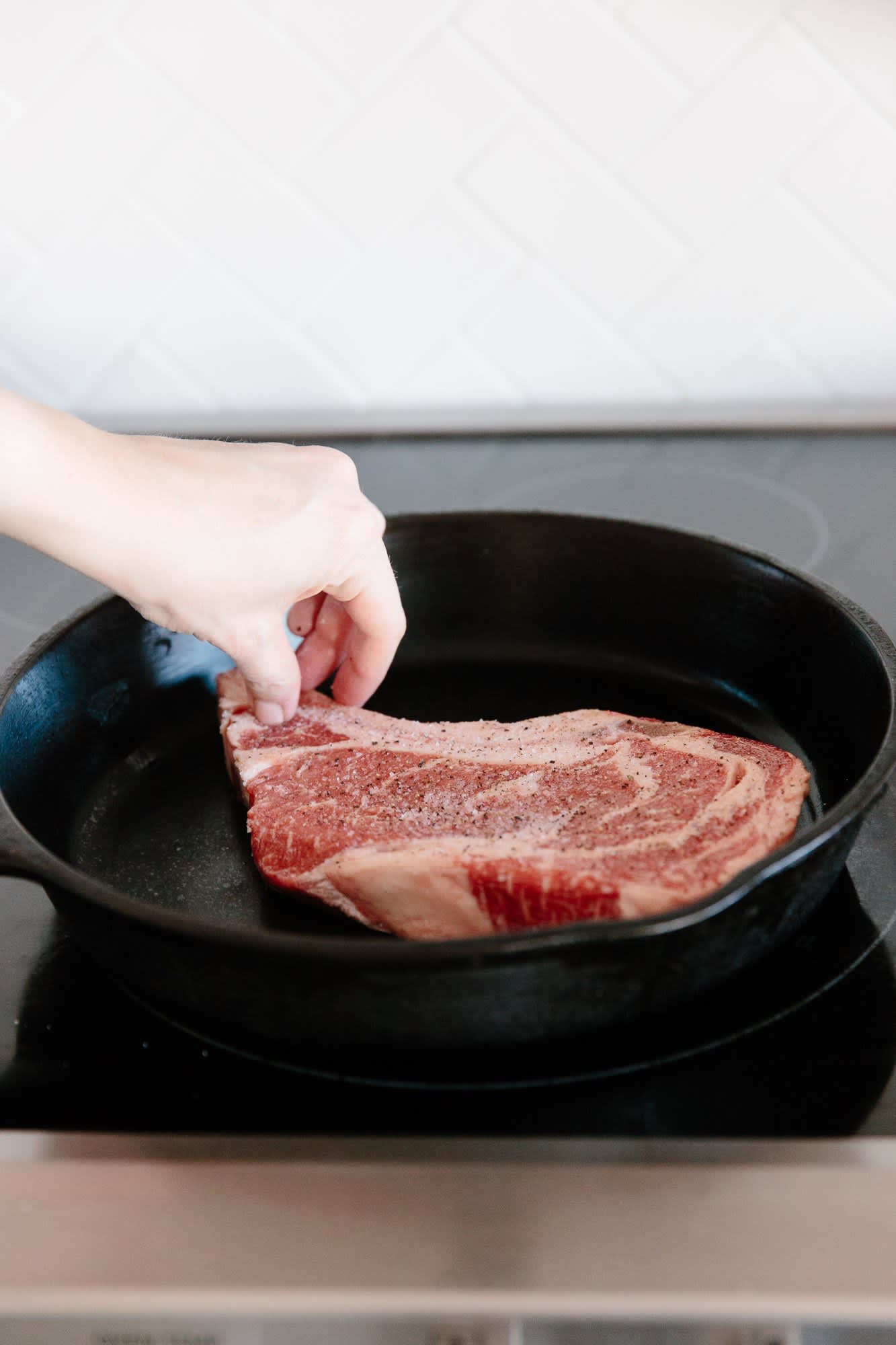 cook steak stainless steel pan