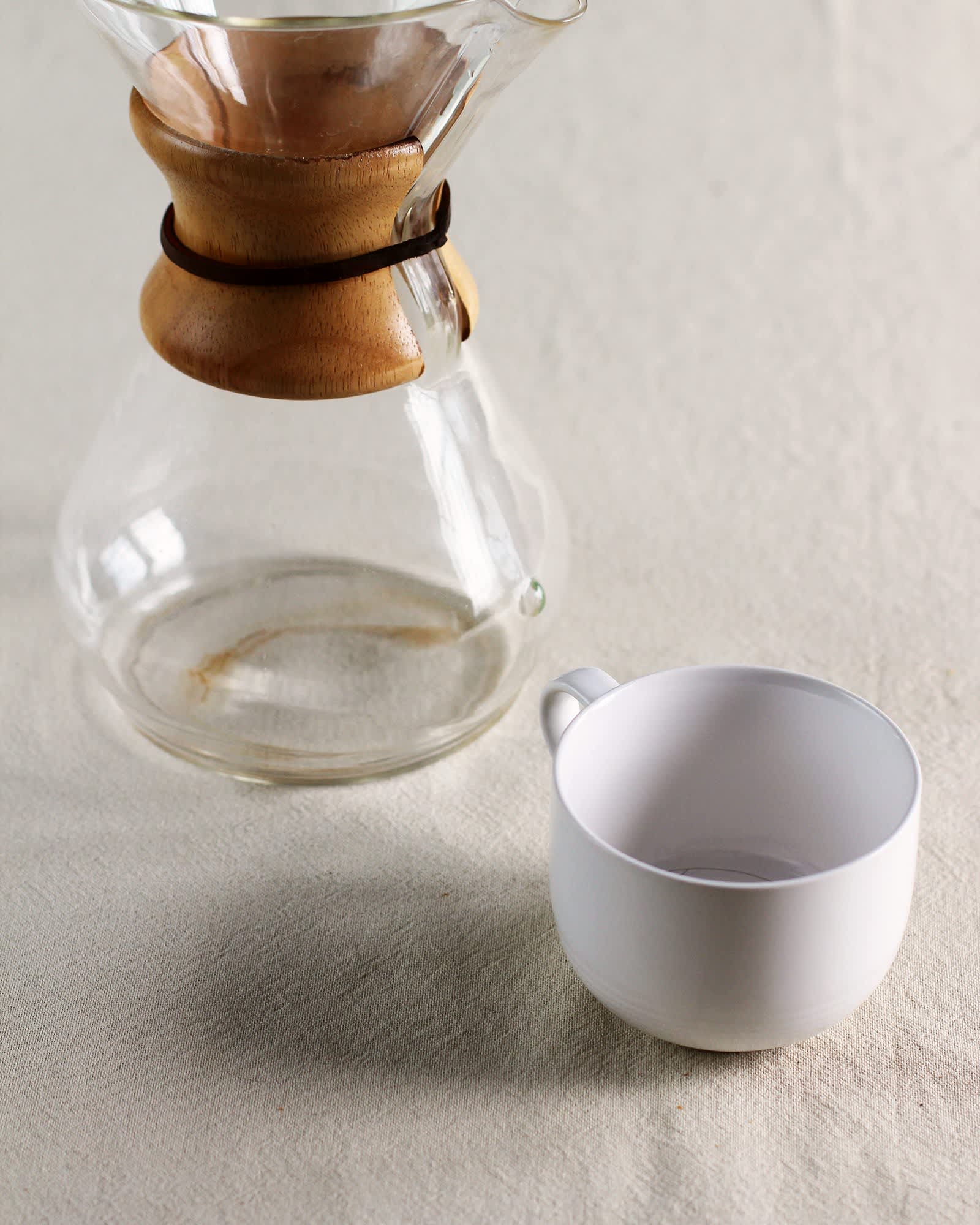 how to clean coffee stains from glass carafe