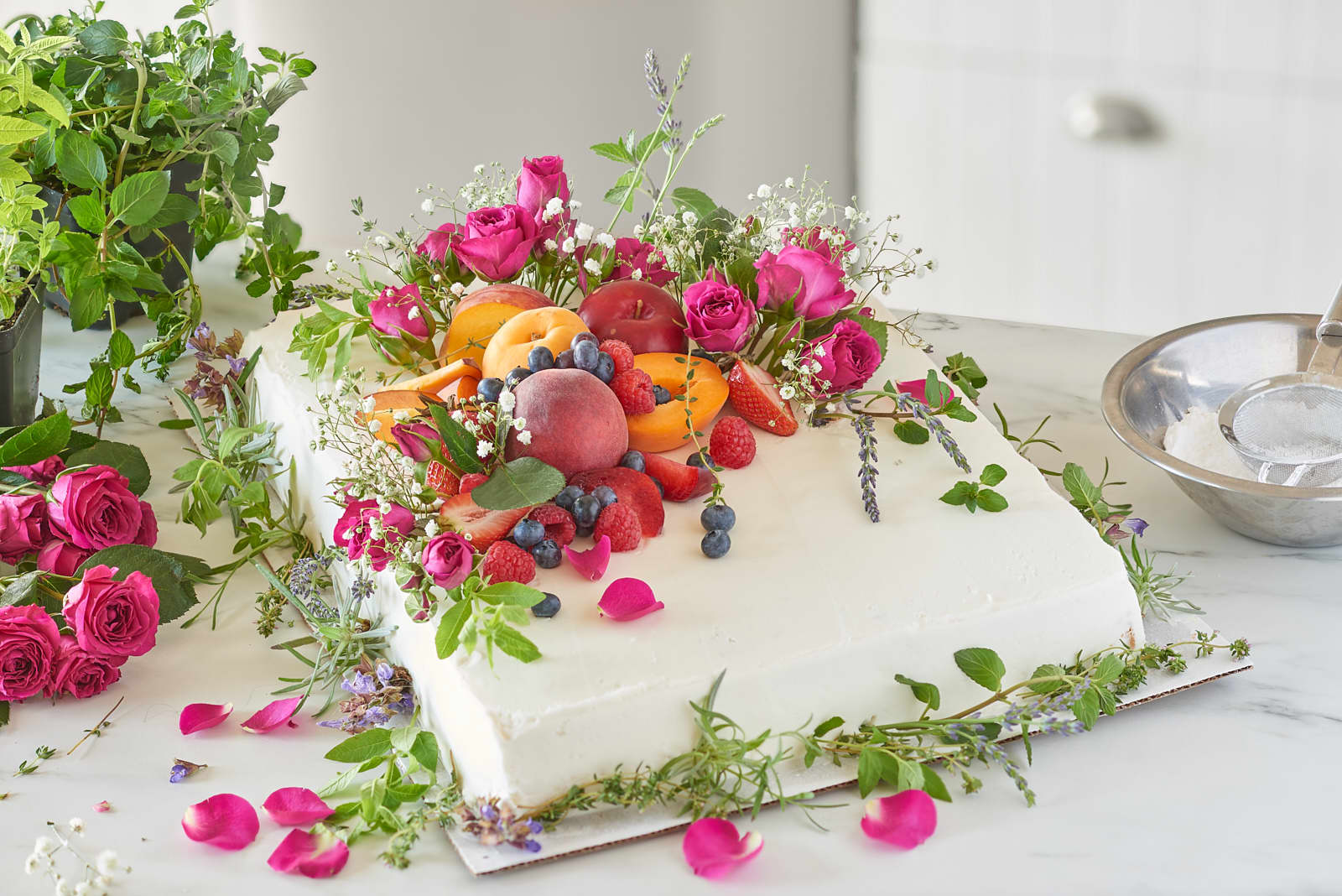 3 Ways to Turn a Grocery Store Cake into a Wedding Cake