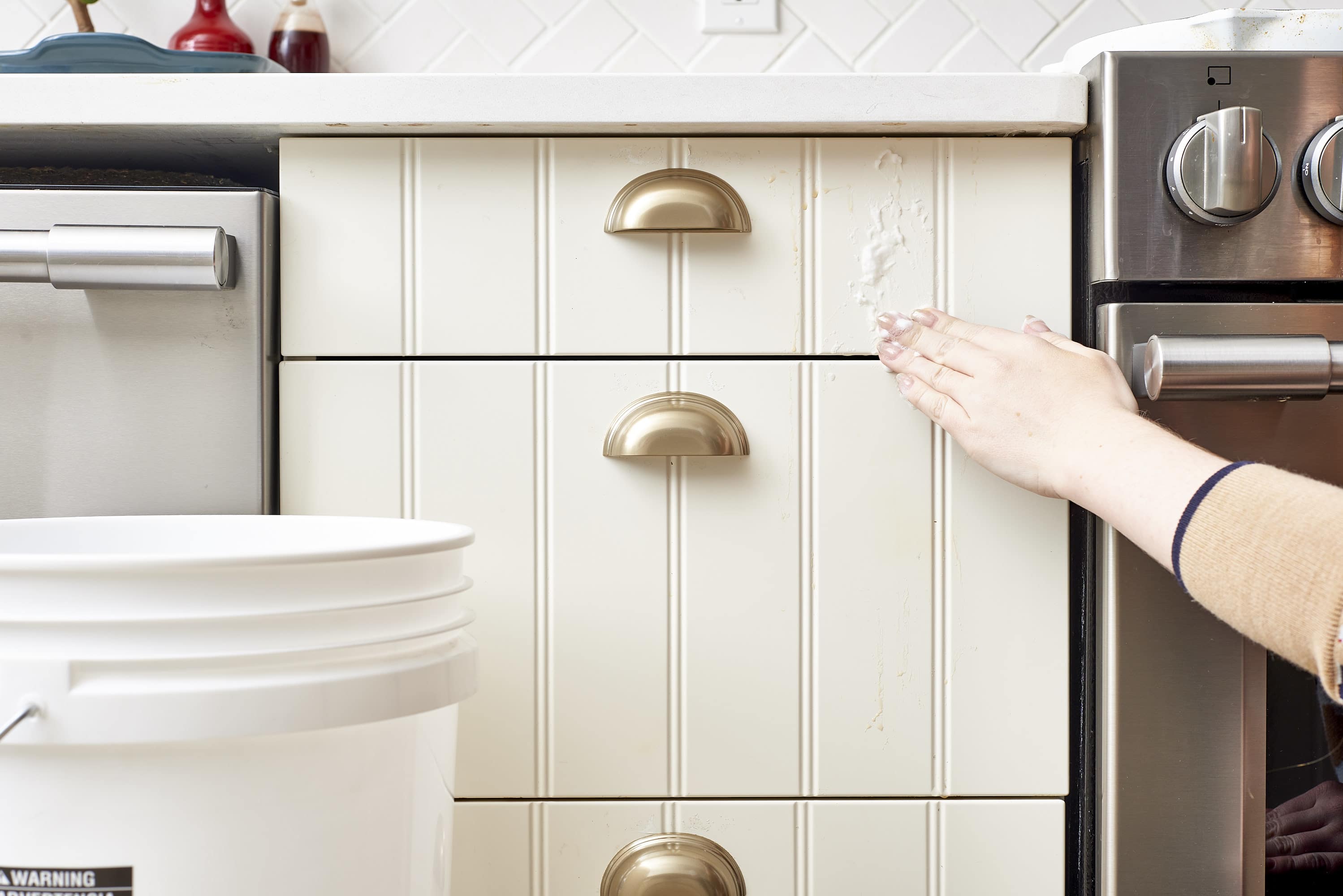 How To Get Sticky Cooking Grease Off Cabinet Doors Kitchn How To Get Sticky Cooking Grease Off Cupboards Gallery Image 3