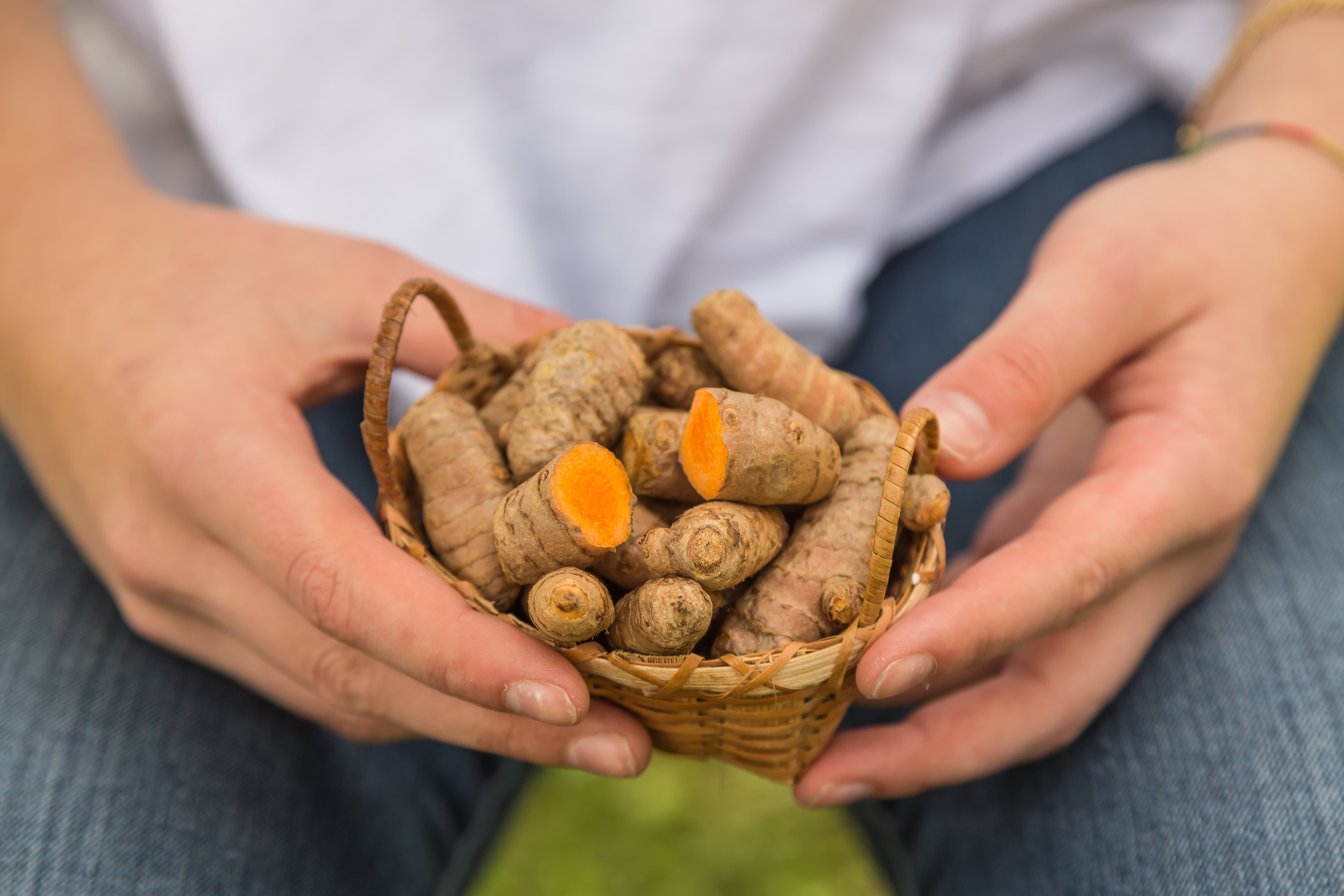 remove-turmeric-stains-fingers-kitchn