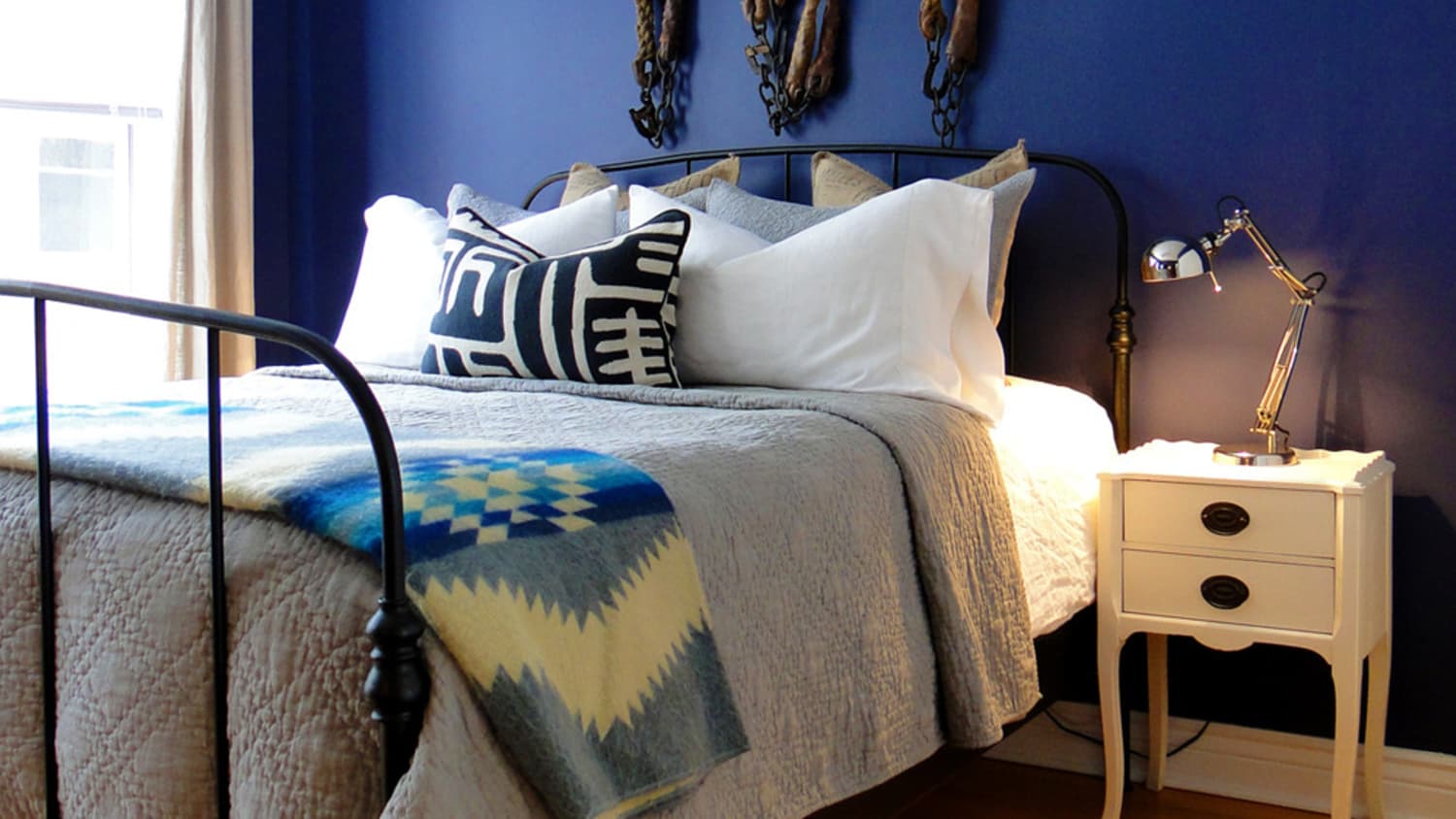 20 Bold Beautiful Blue Wall Paint Colors Apartment Therapy