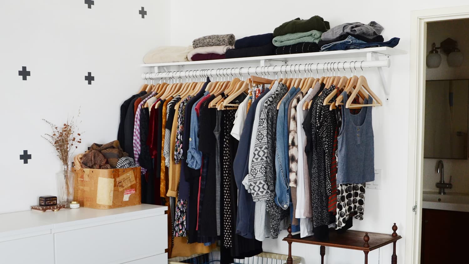 9 Ways To Organize A Bedroom With No Closets Apartment Therapy