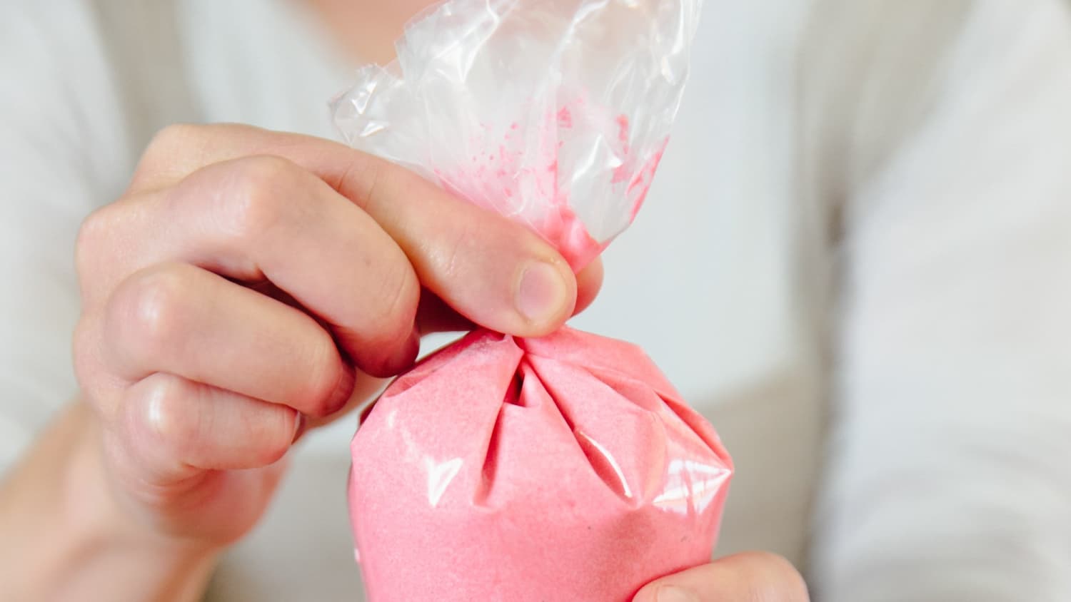 How To Use A Piping Bag